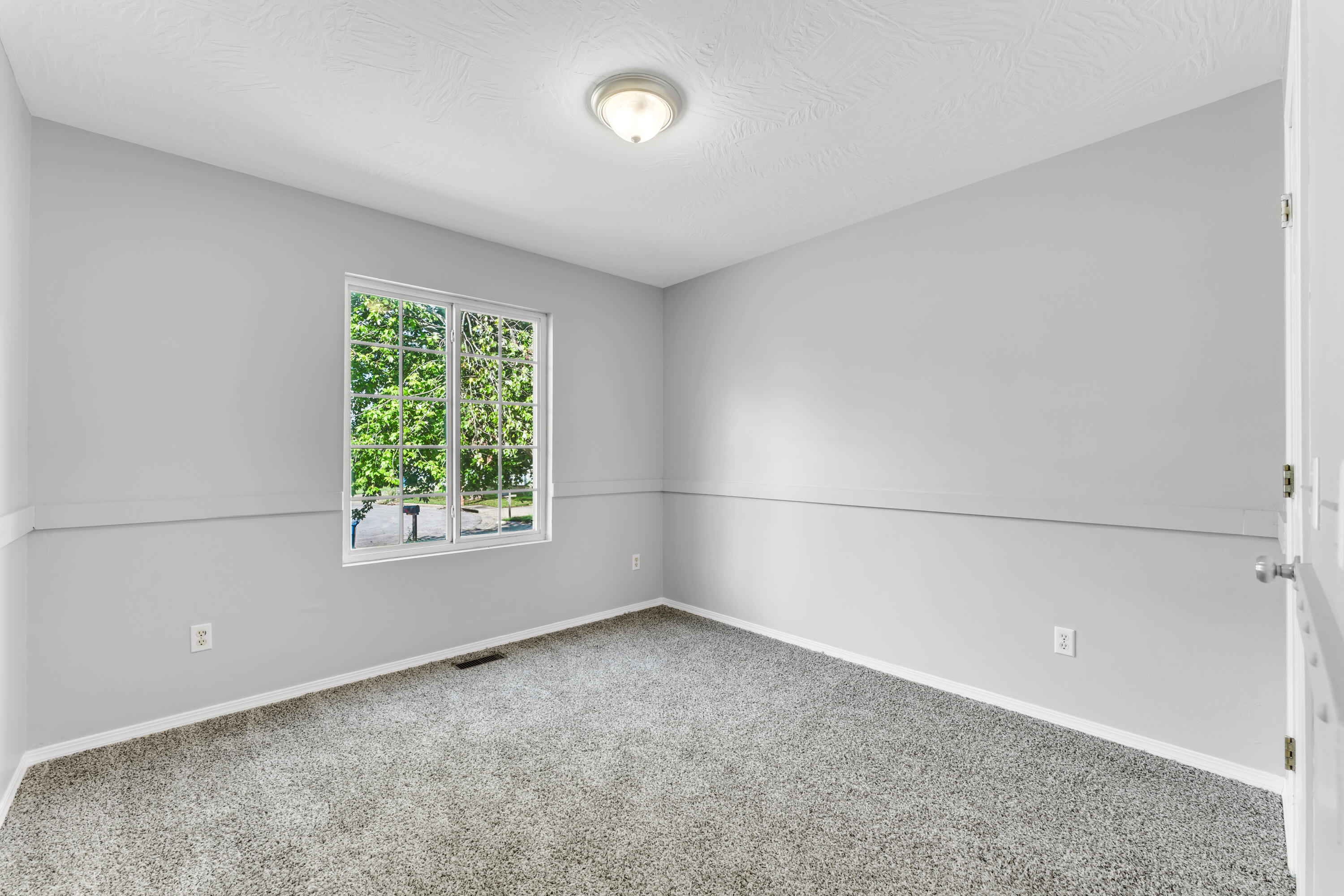 850 W Hickory Nut Court