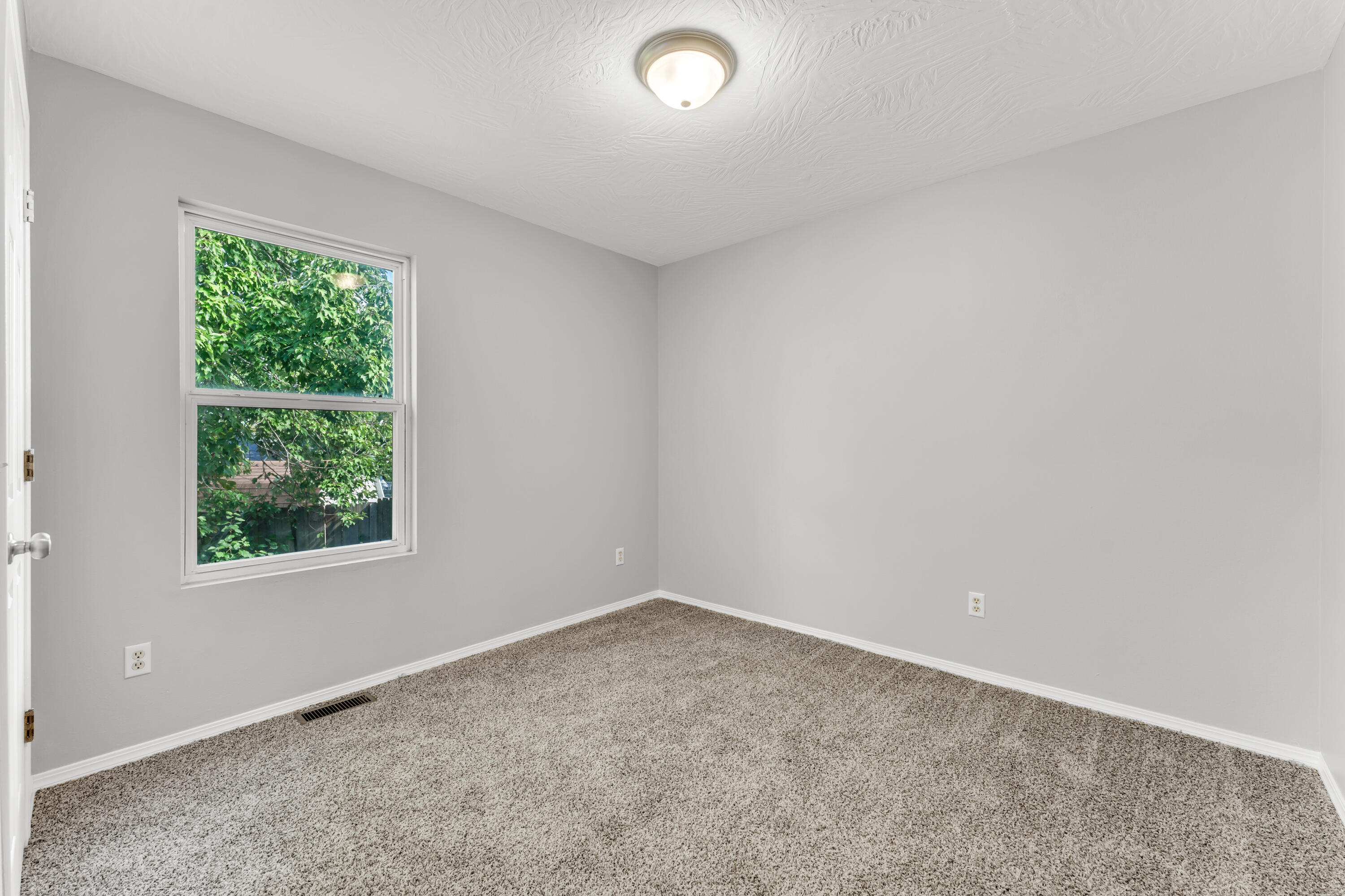 850 W Hickory Nut Court