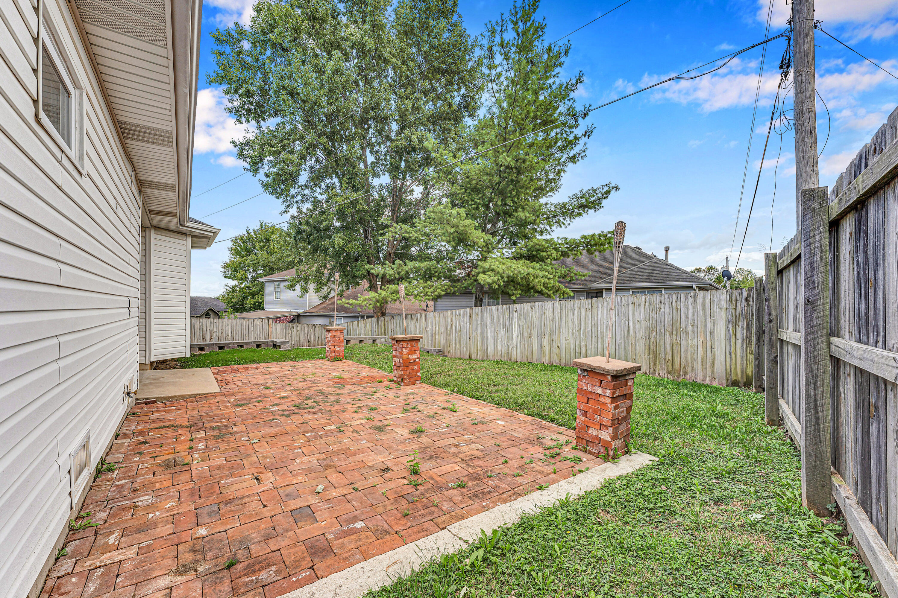 850 W Hickory Nut Court