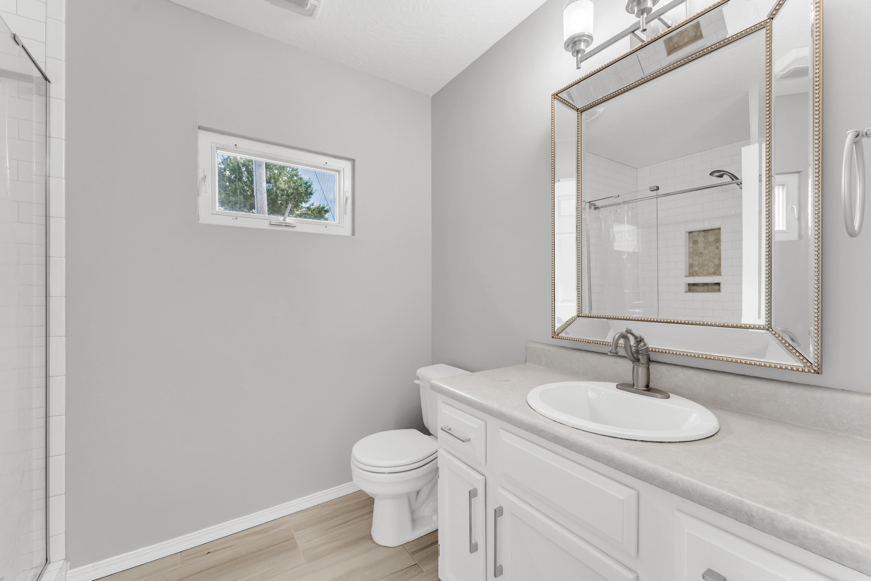 850 W Hickory Nut Court