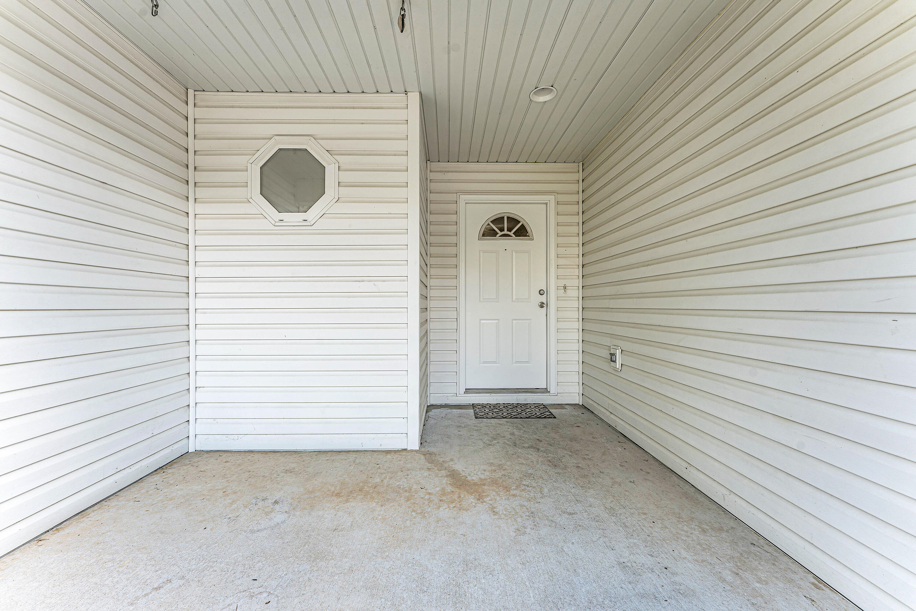 850 W Hickory Nut Court