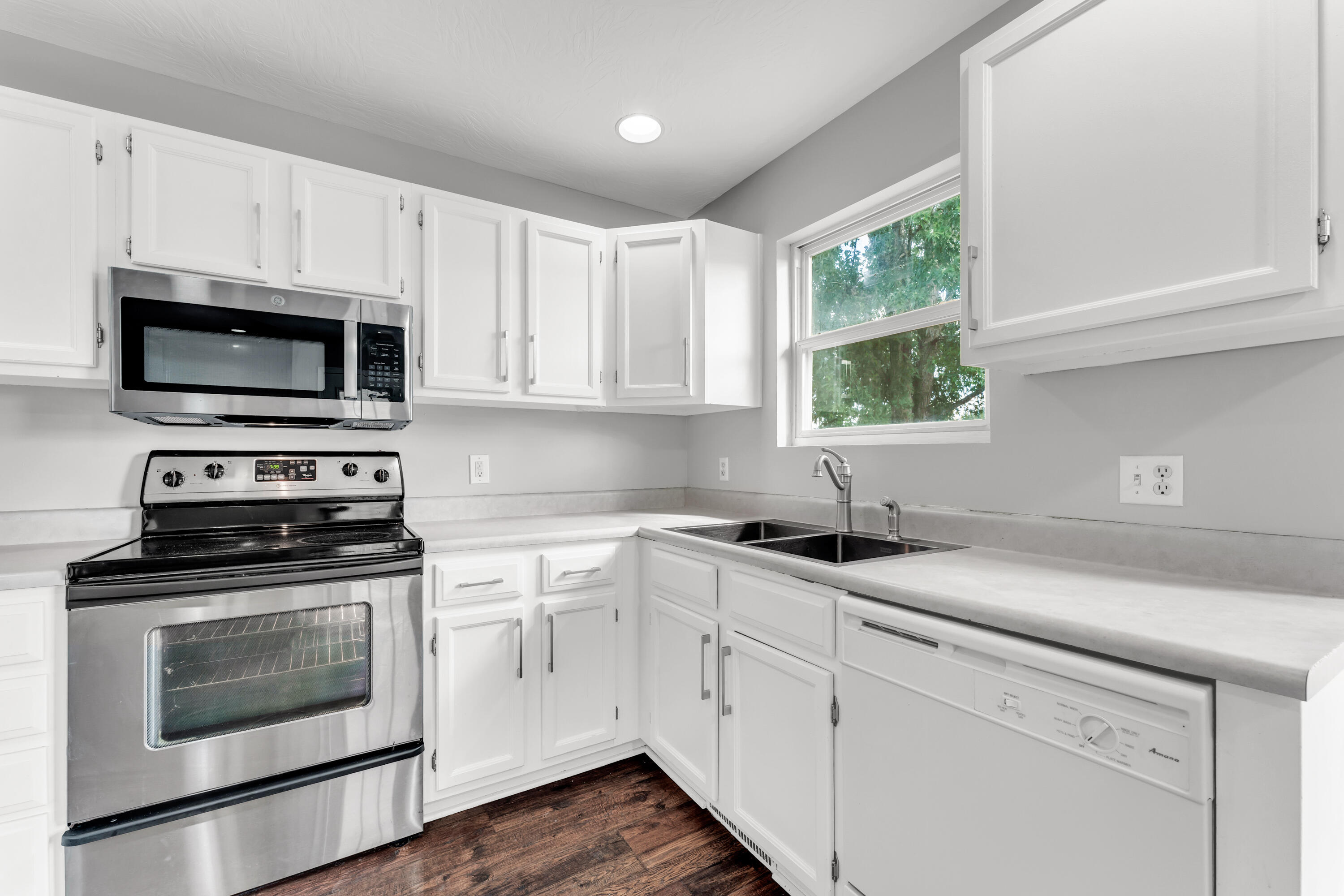 850 W Hickory Nut Court