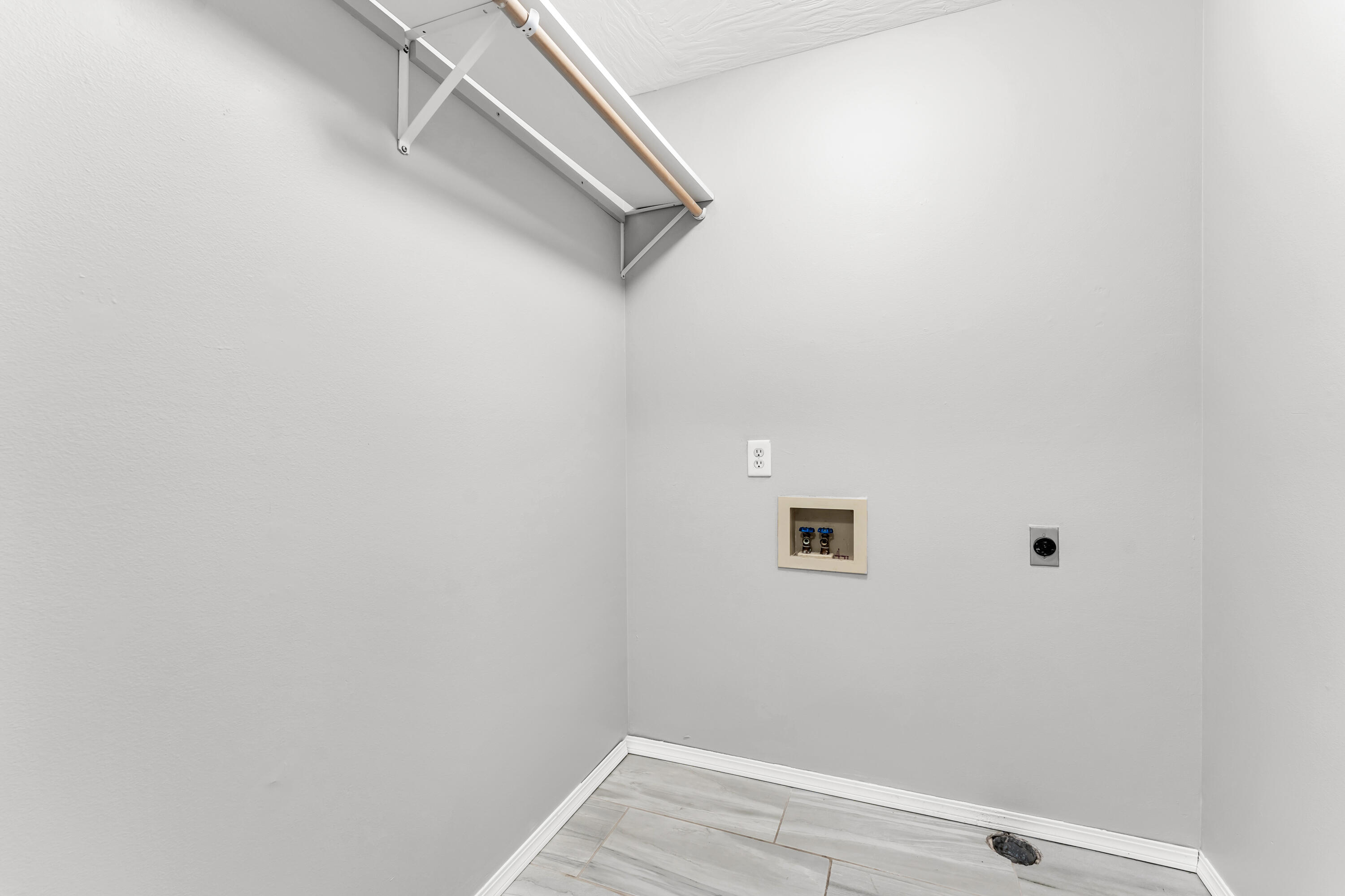 850 W Hickory Nut Court