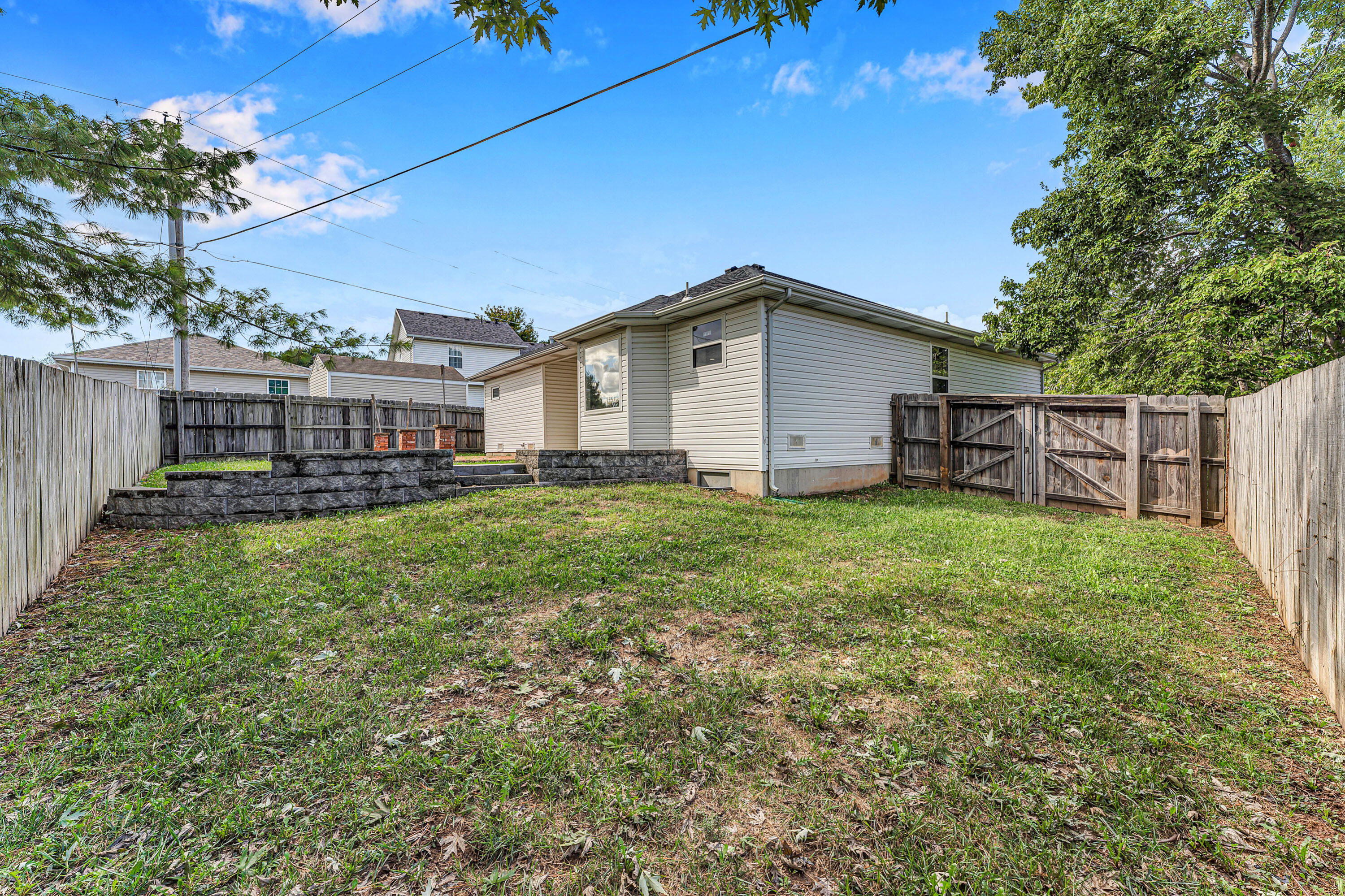 850 W Hickory Nut Court