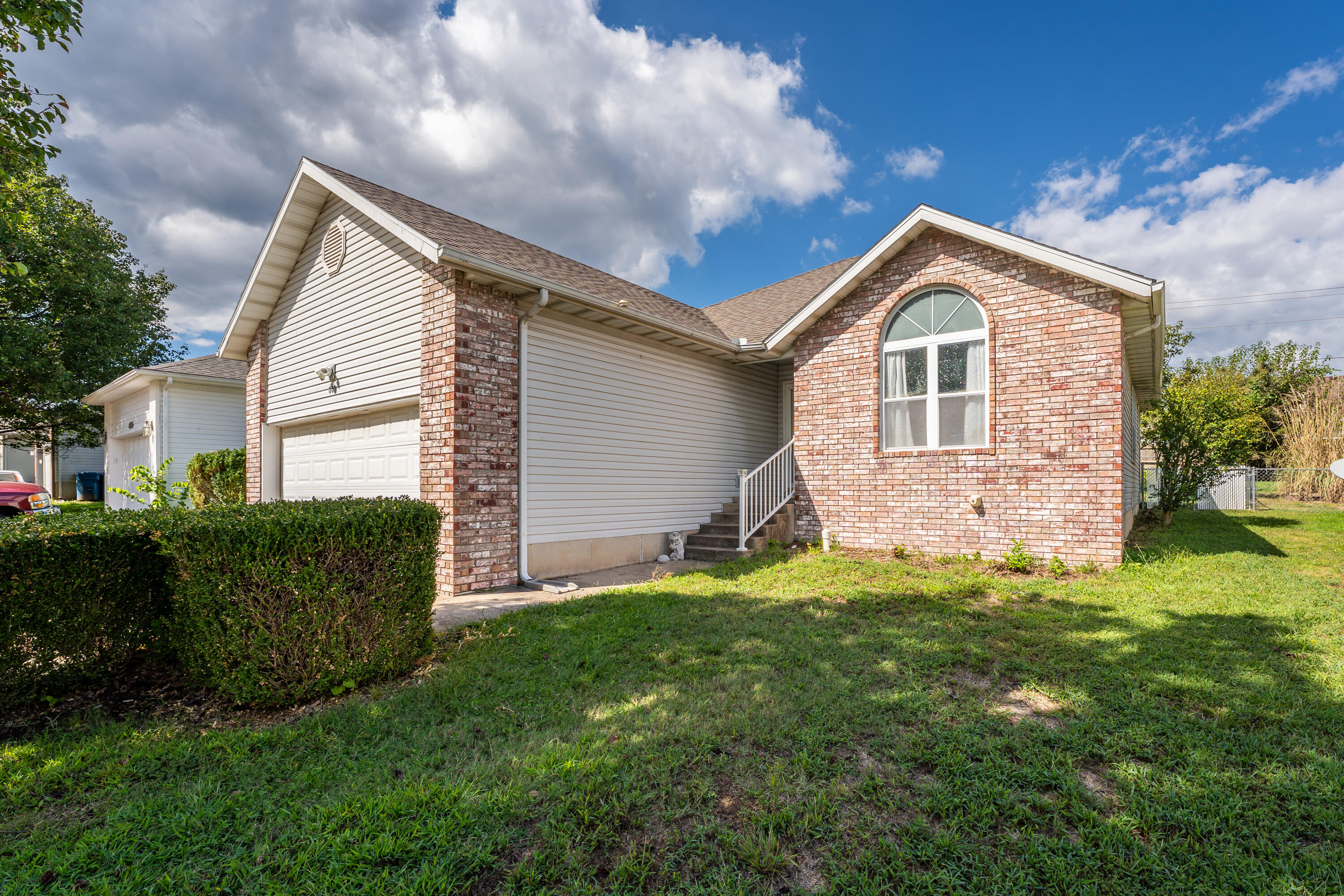 881 W Butterfield Drive