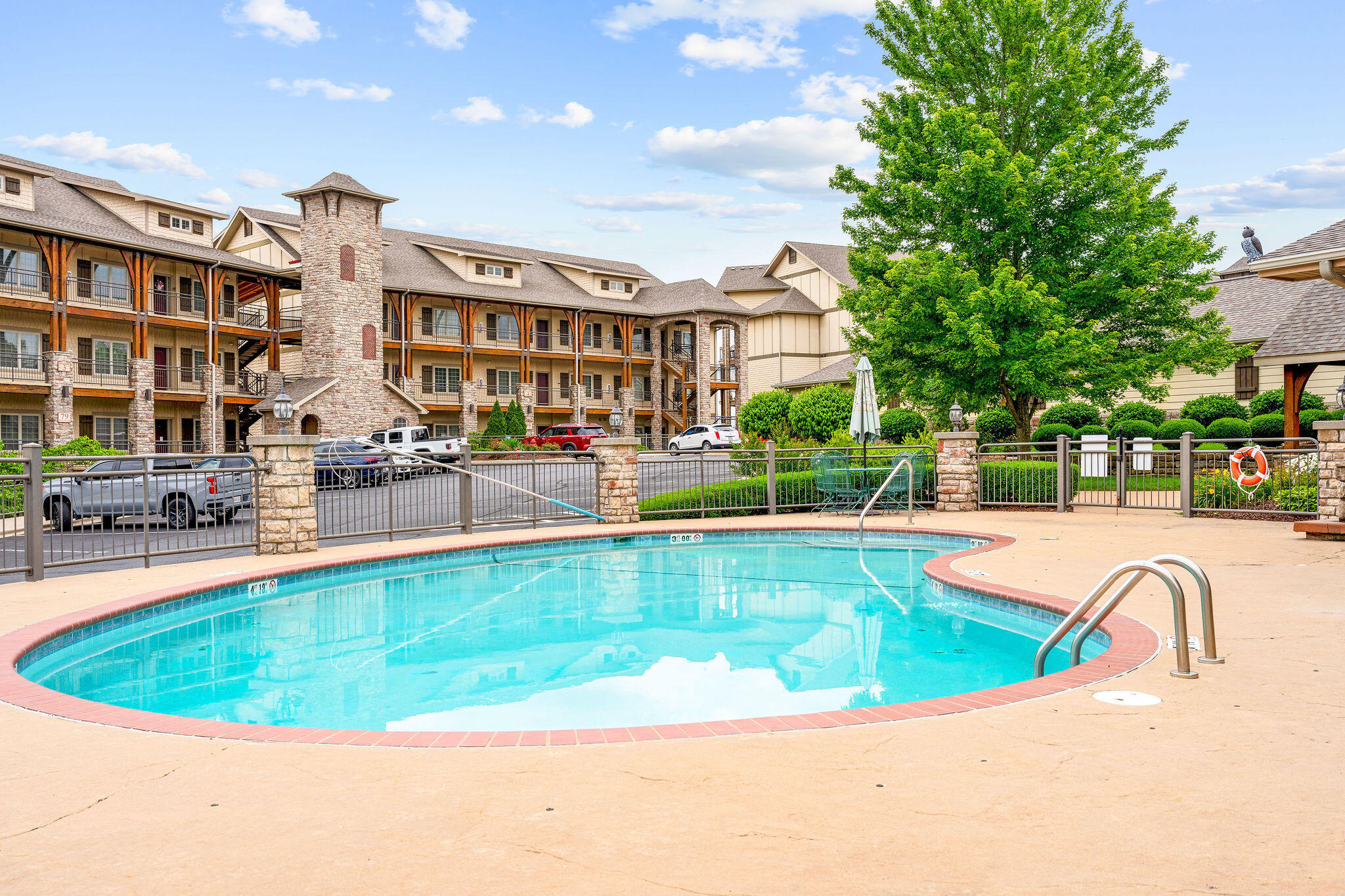 130 Royal Vista Drive Unit: 605