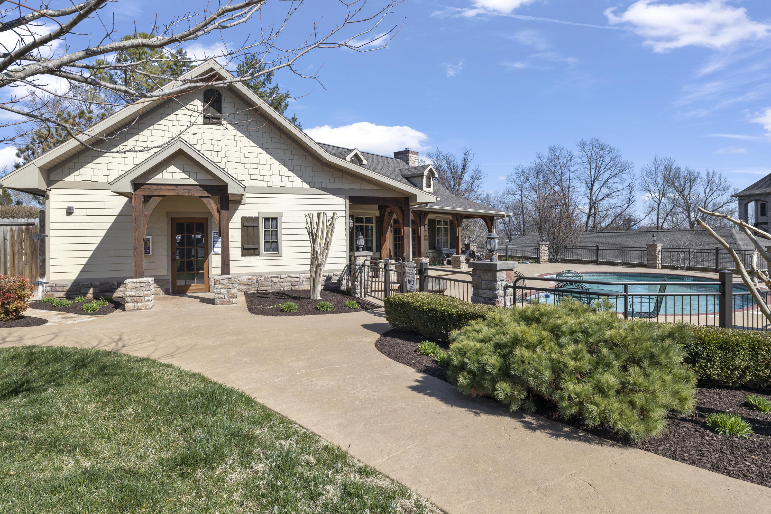 130 Royal Vista Drive Unit: 605