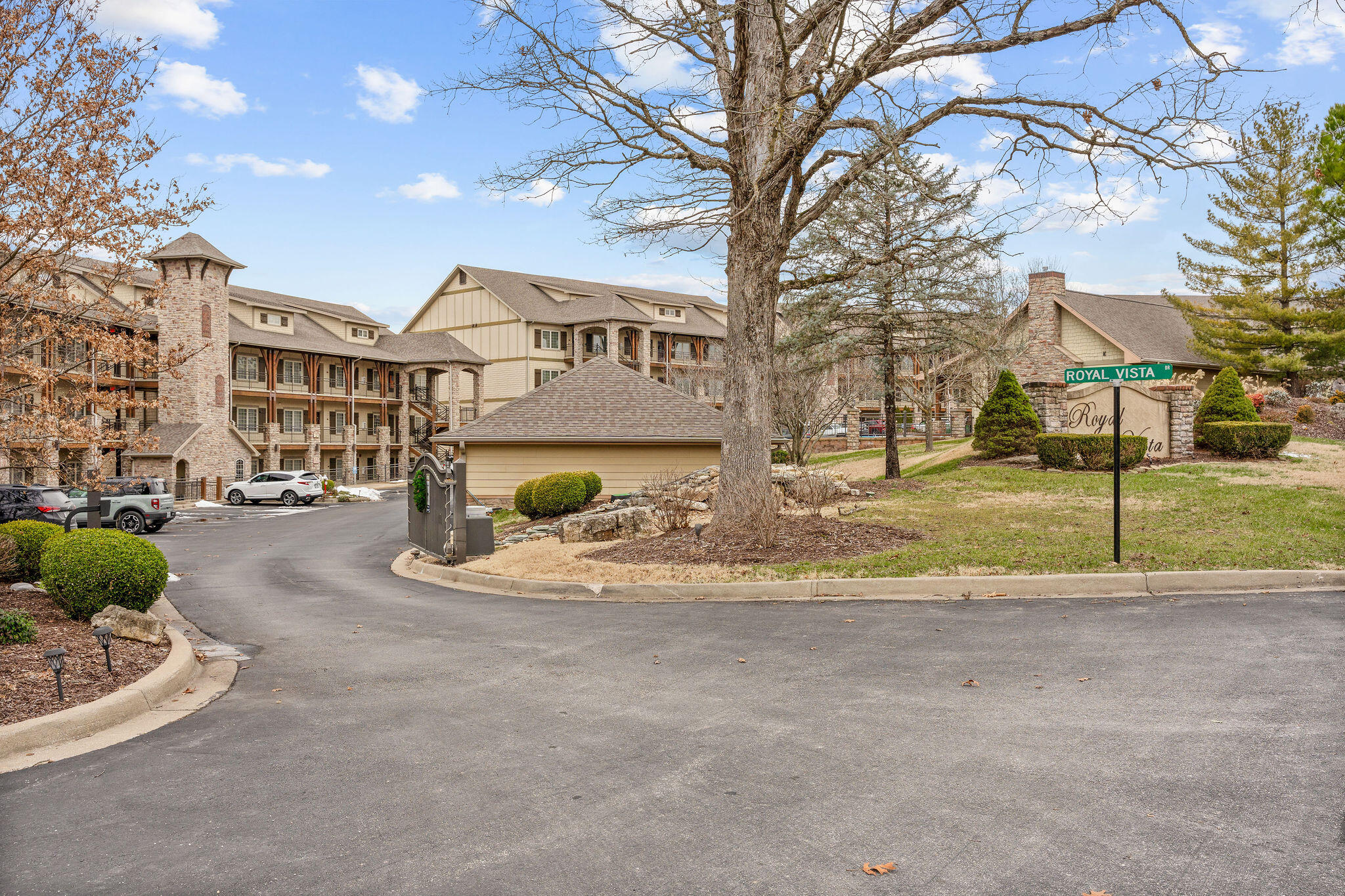 130 Royal Vista Drive Unit: 605