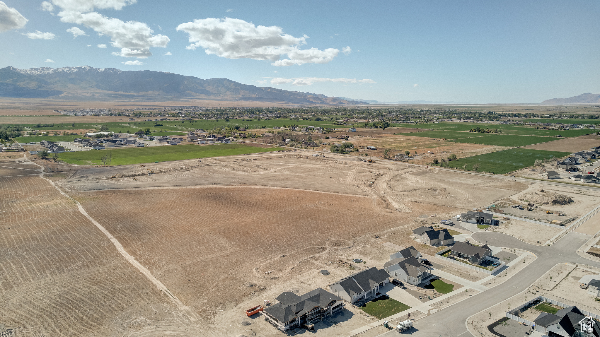 511 E HETFIELD DR Unit: 105