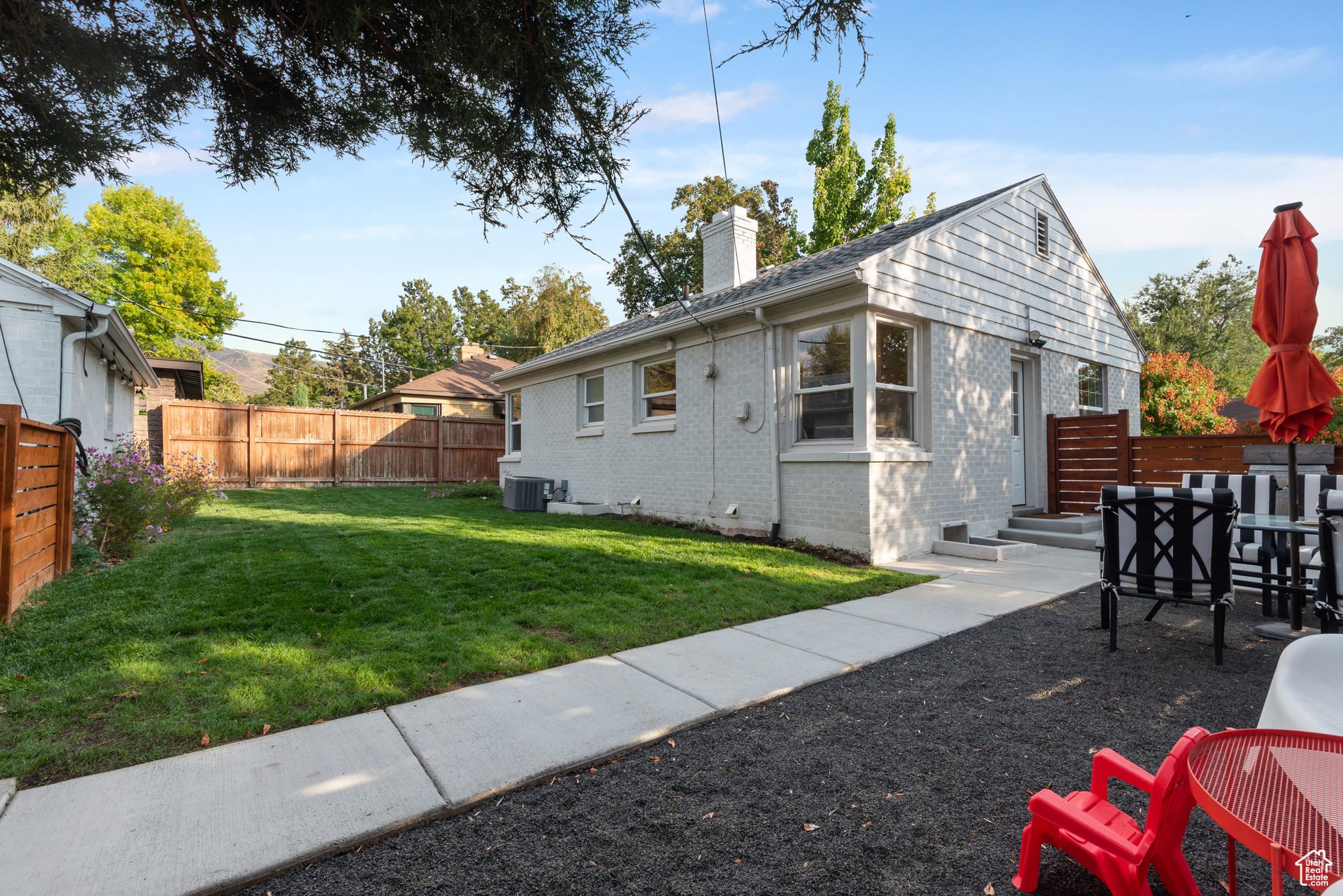 1903 E REDONDO AVE