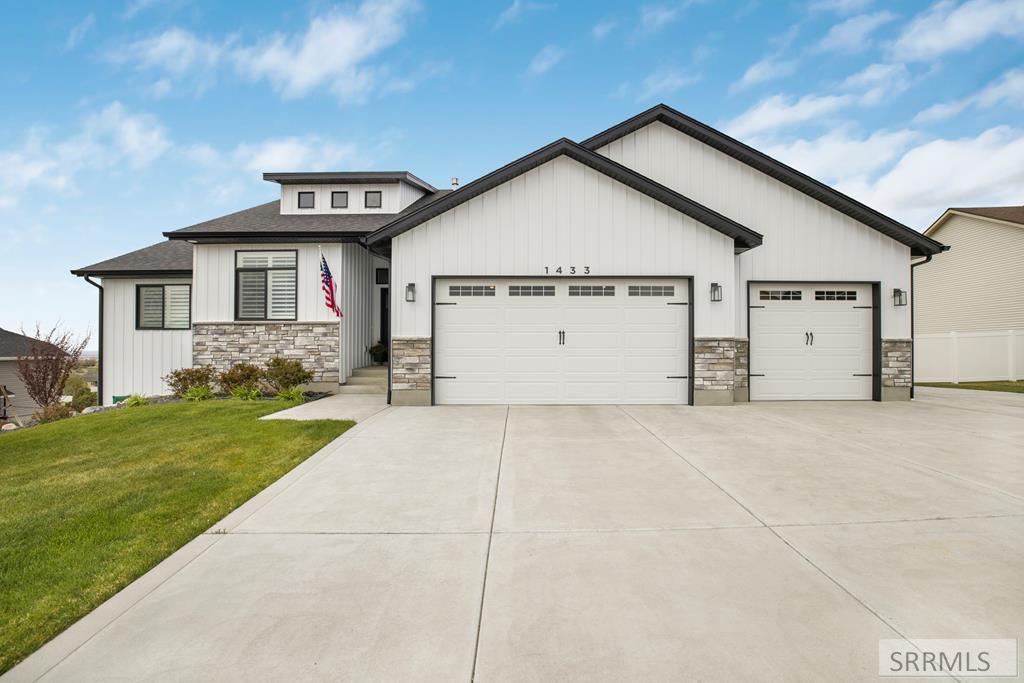 1433 Shadowpines Way