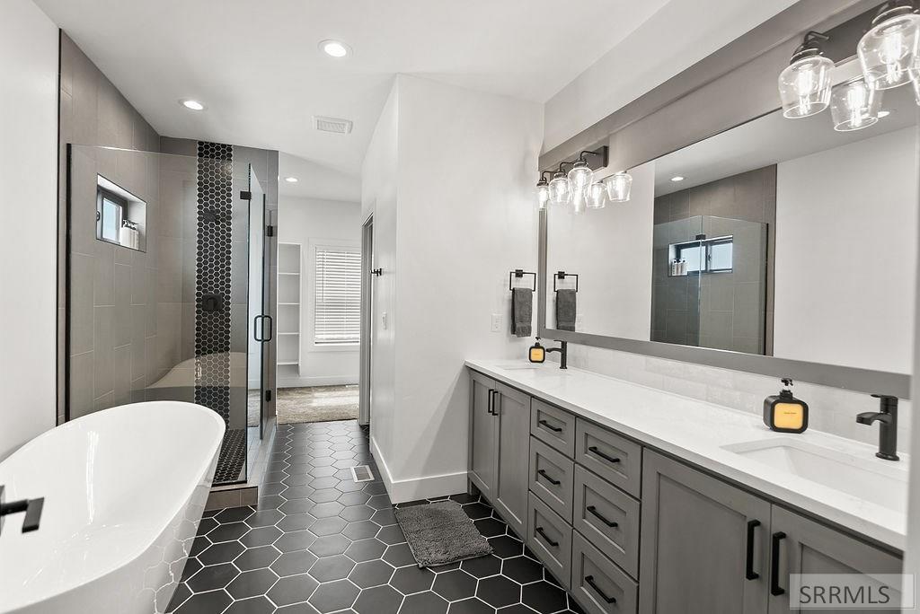 3425 Kestrel, Island Park