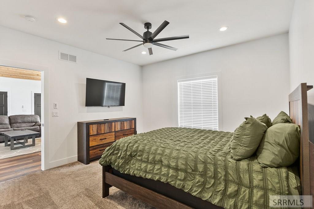 3425 Kestrel, Island Park