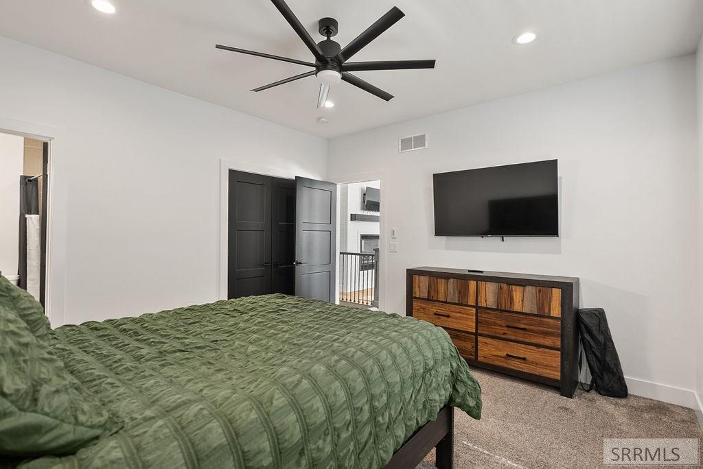 3425 Kestrel, Island Park