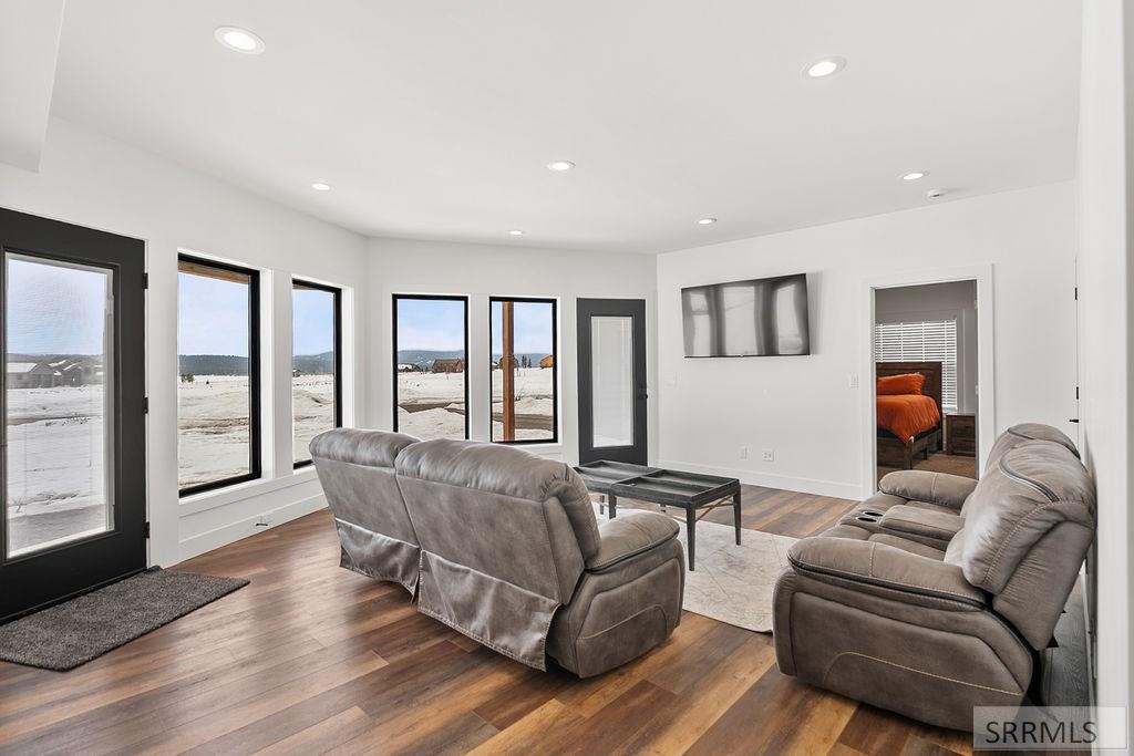 3425 Kestrel, Island Park