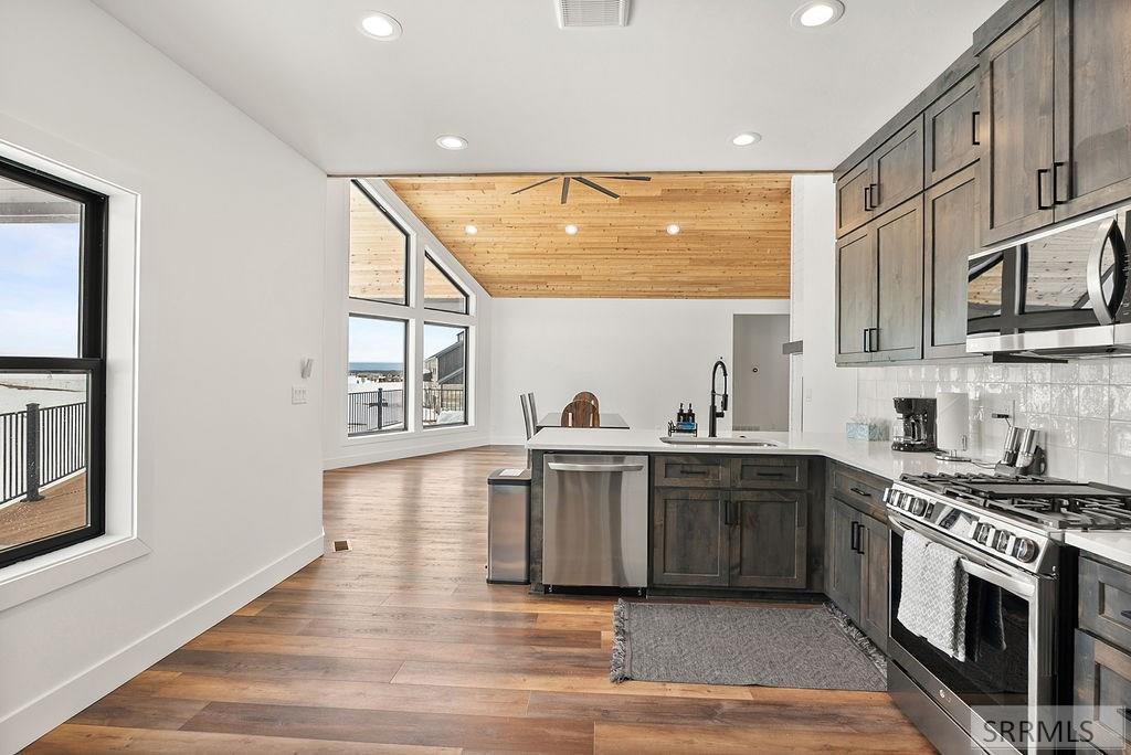 3425 Kestrel, Island Park