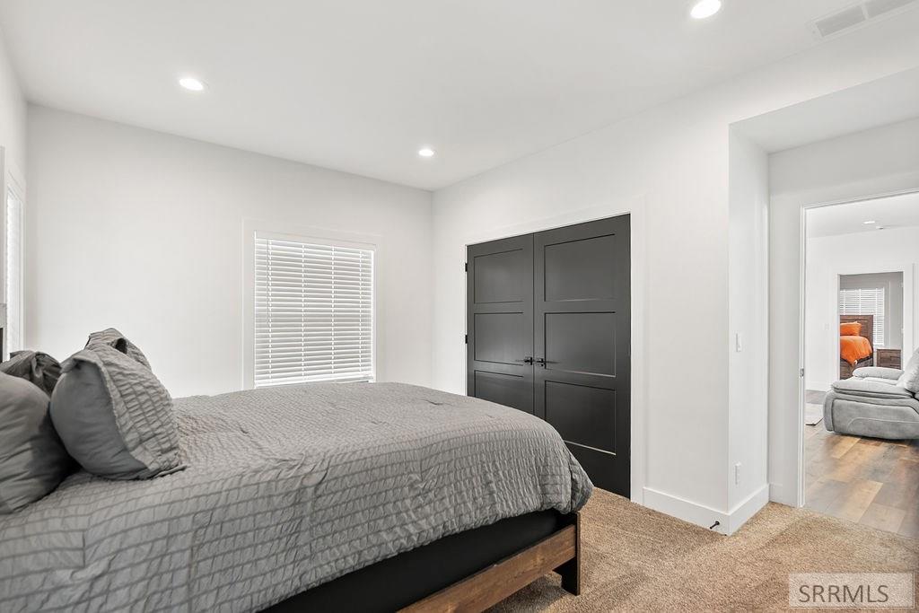 3425 Kestrel, Island Park