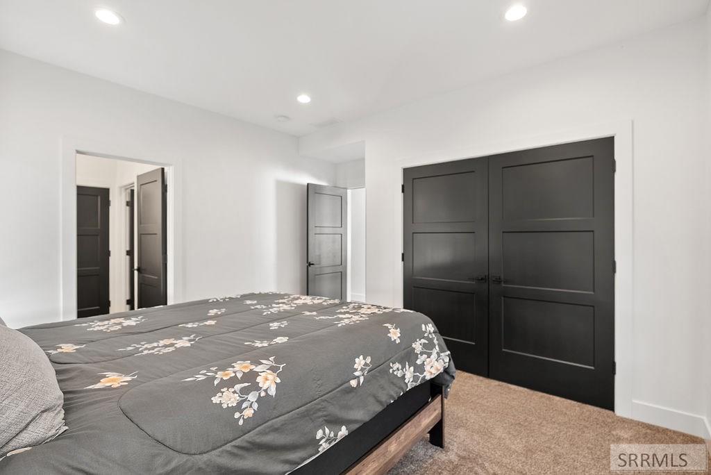 3425 Kestrel, Island Park