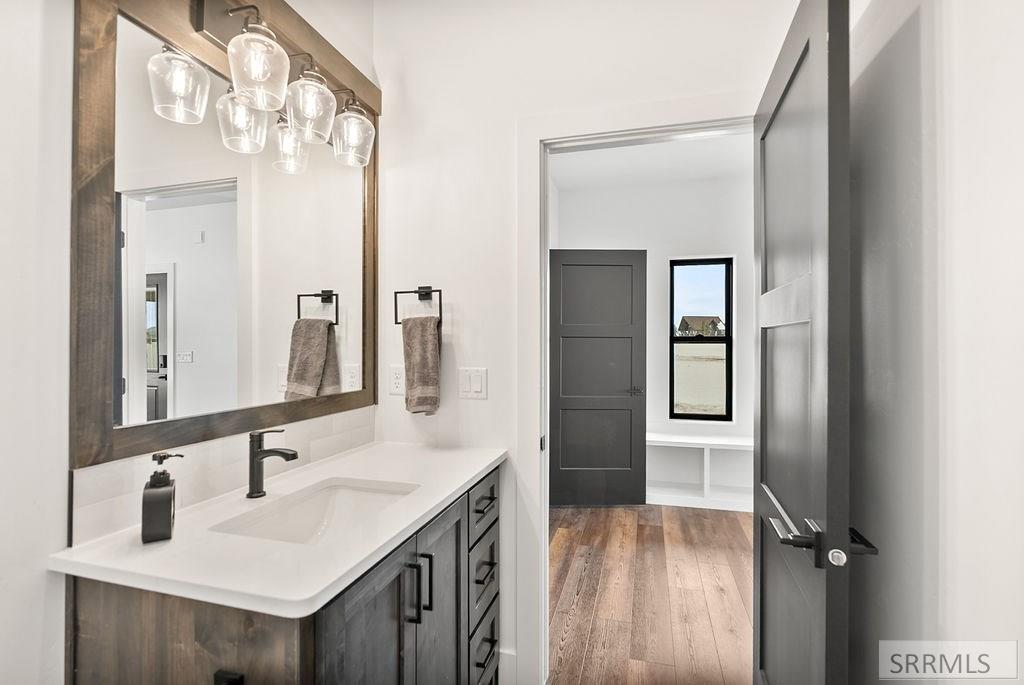 3425 Kestrel, Island Park