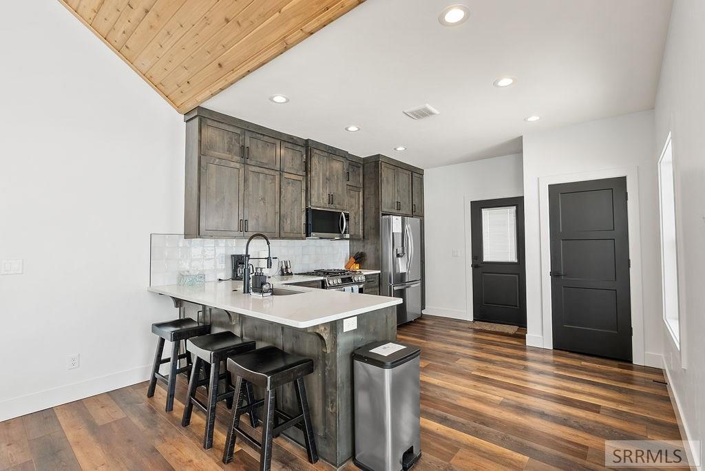 3425 Kestrel, Island Park