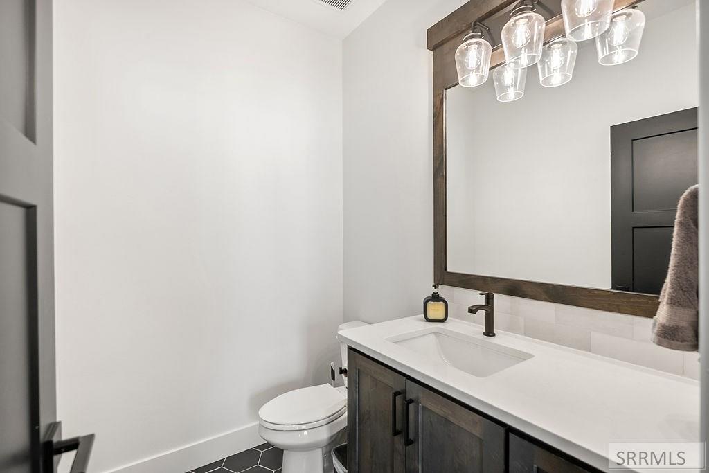 3425 Kestrel, Island Park