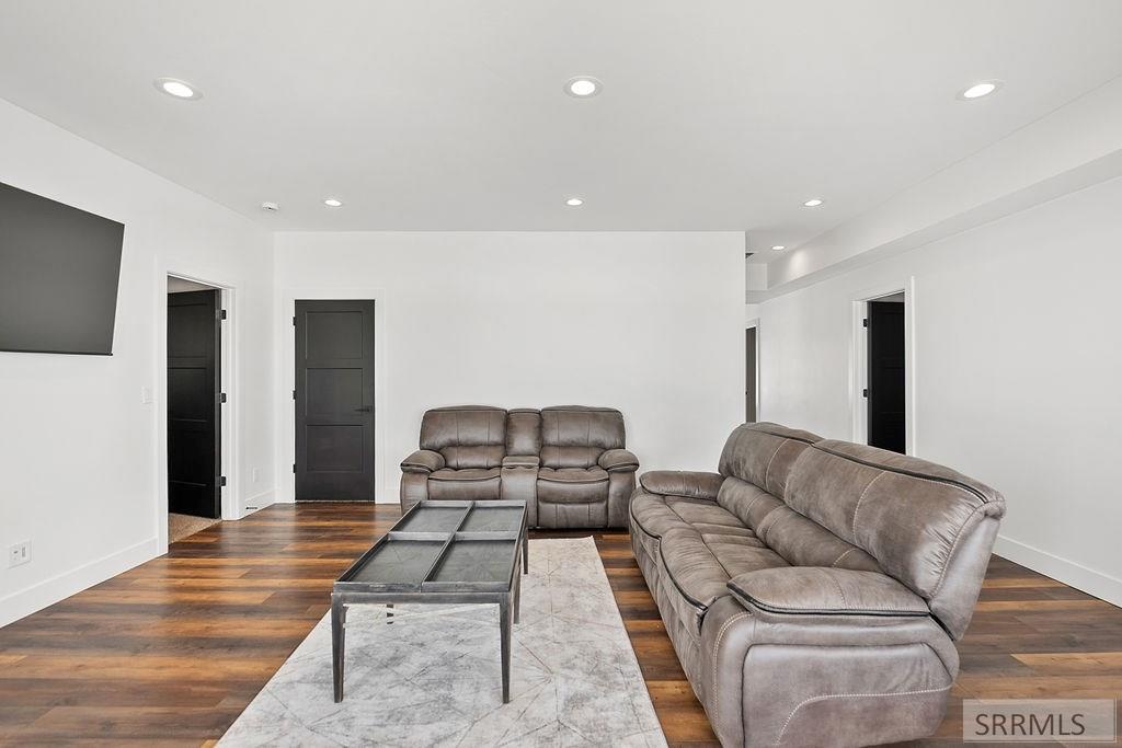 3425 Kestrel, Island Park