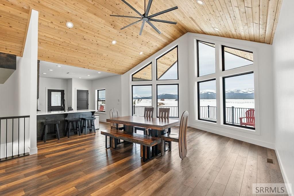 3425 Kestrel, Island Park