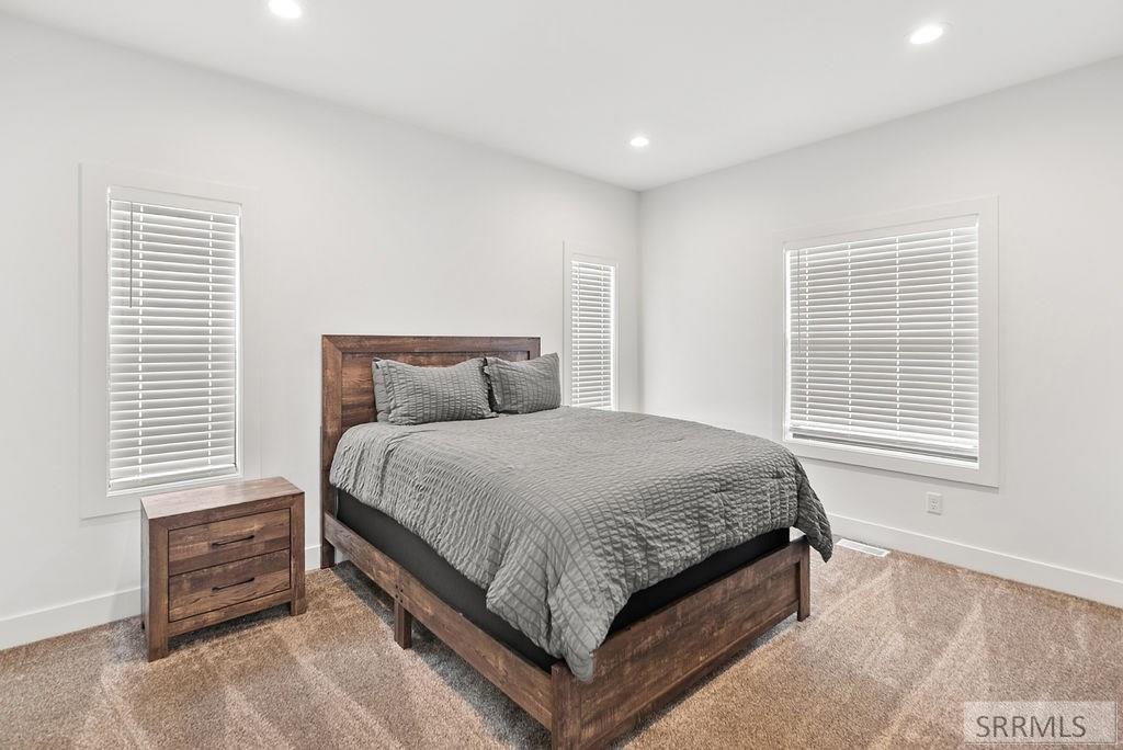 3425 Kestrel, Island Park