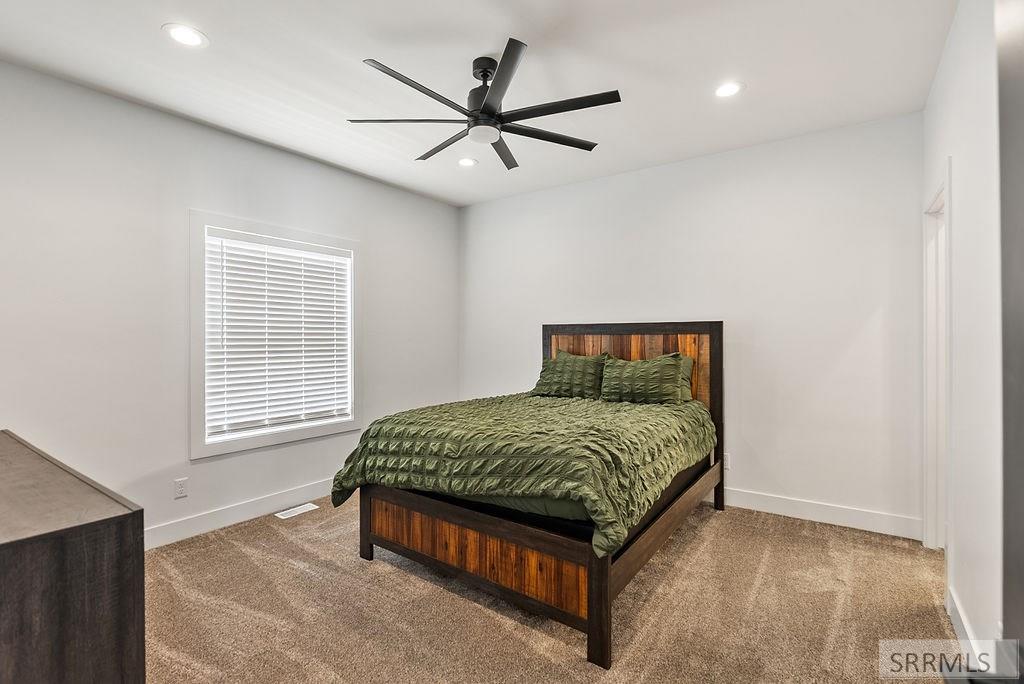 3425 Kestrel, Island Park