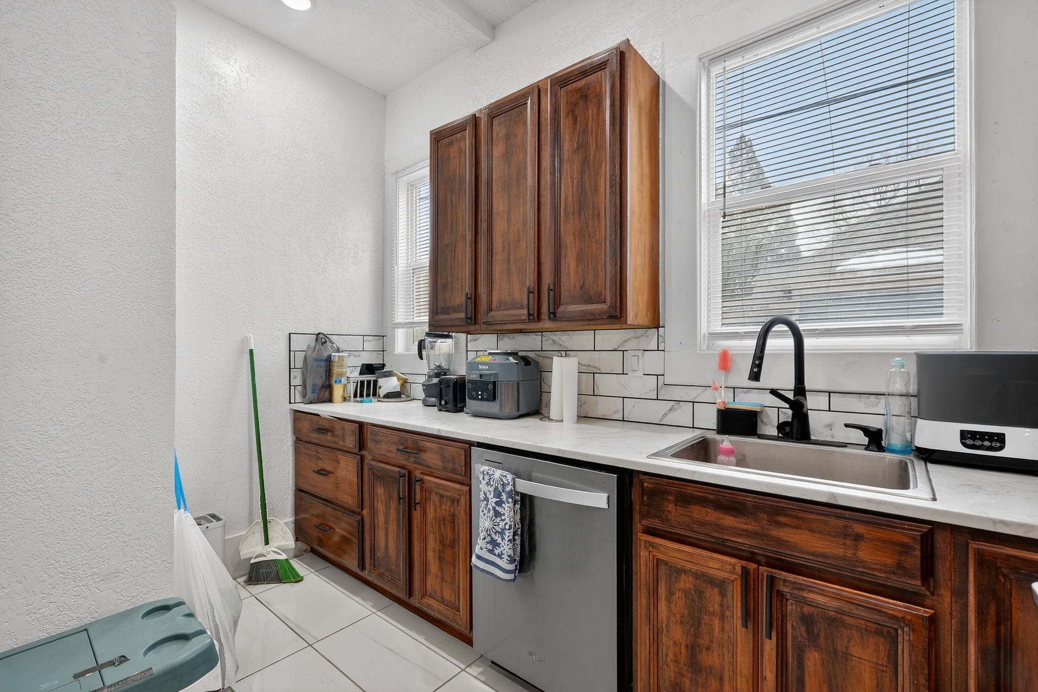 528 W Fremont St