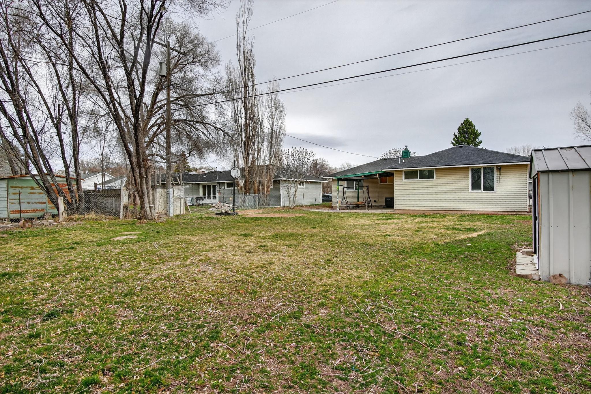 957 Meadowbrook Ln