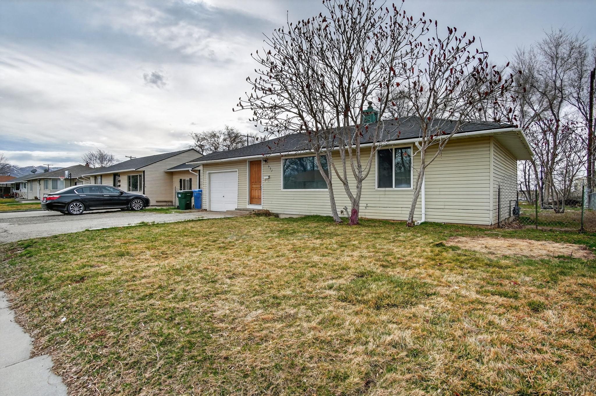 957 Meadowbrook Ln