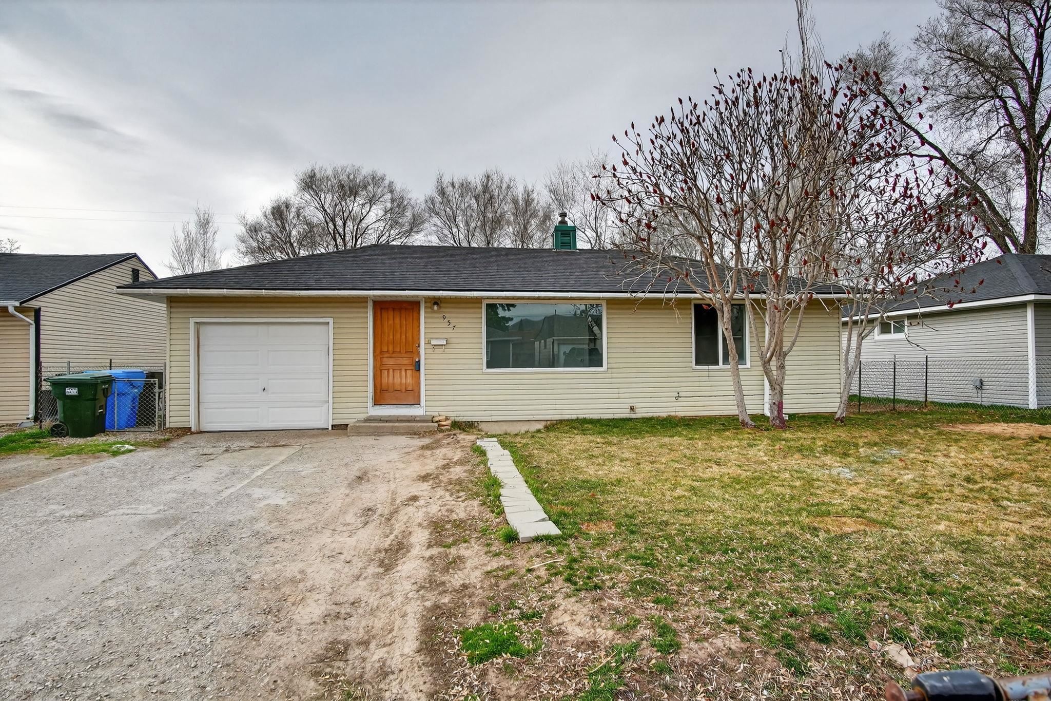 957 Meadowbrook Ln
