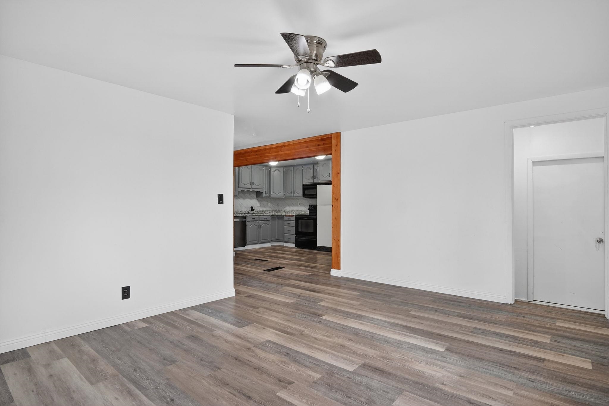 957 Meadowbrook Ln