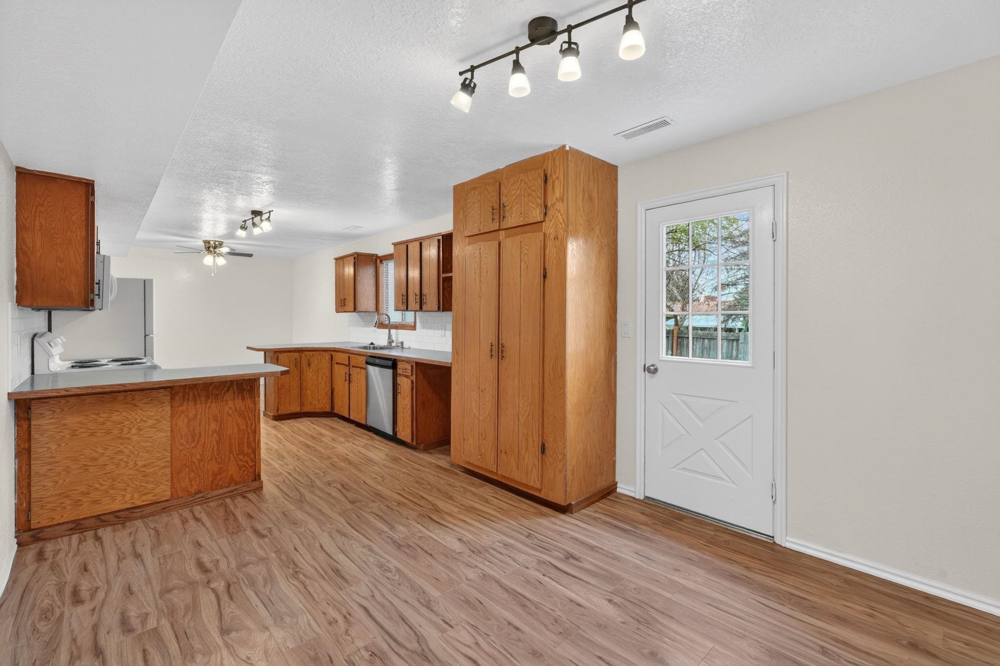 87 Plateau Dr