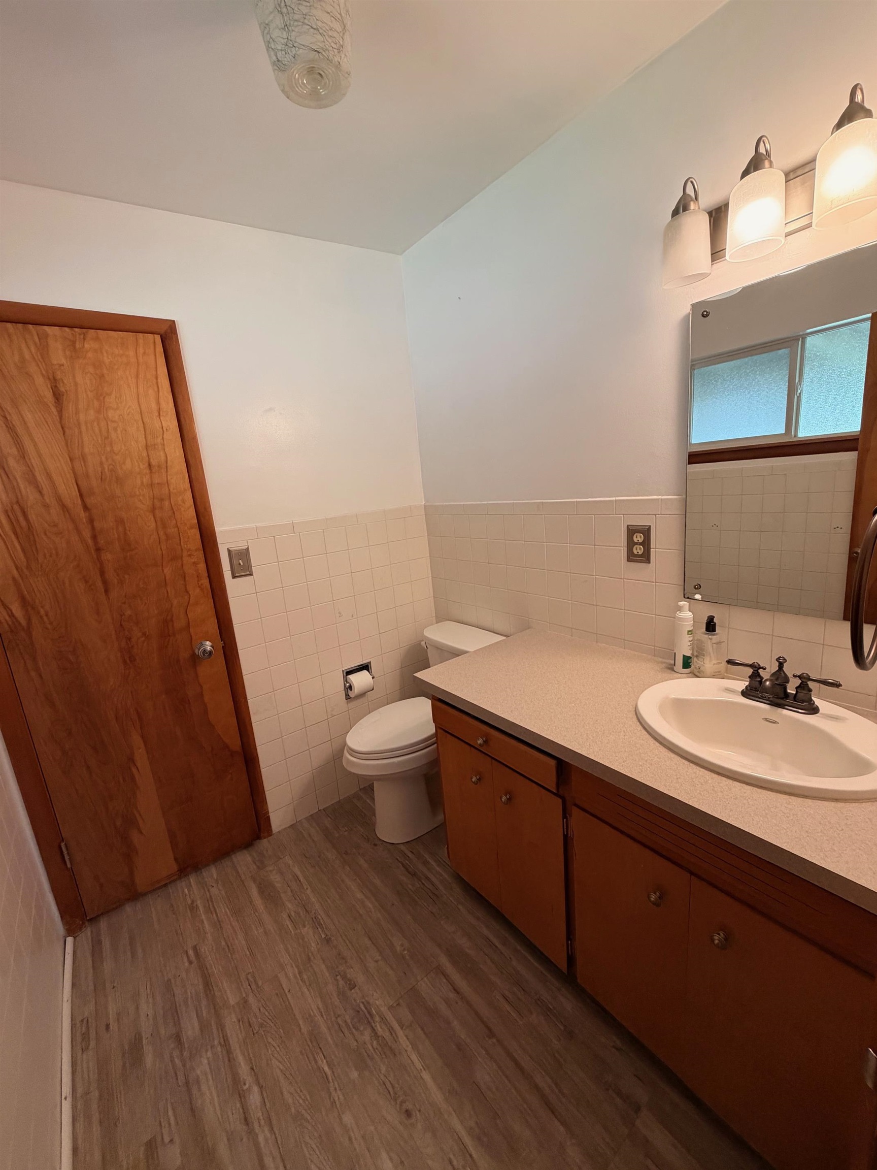 2046 E Center