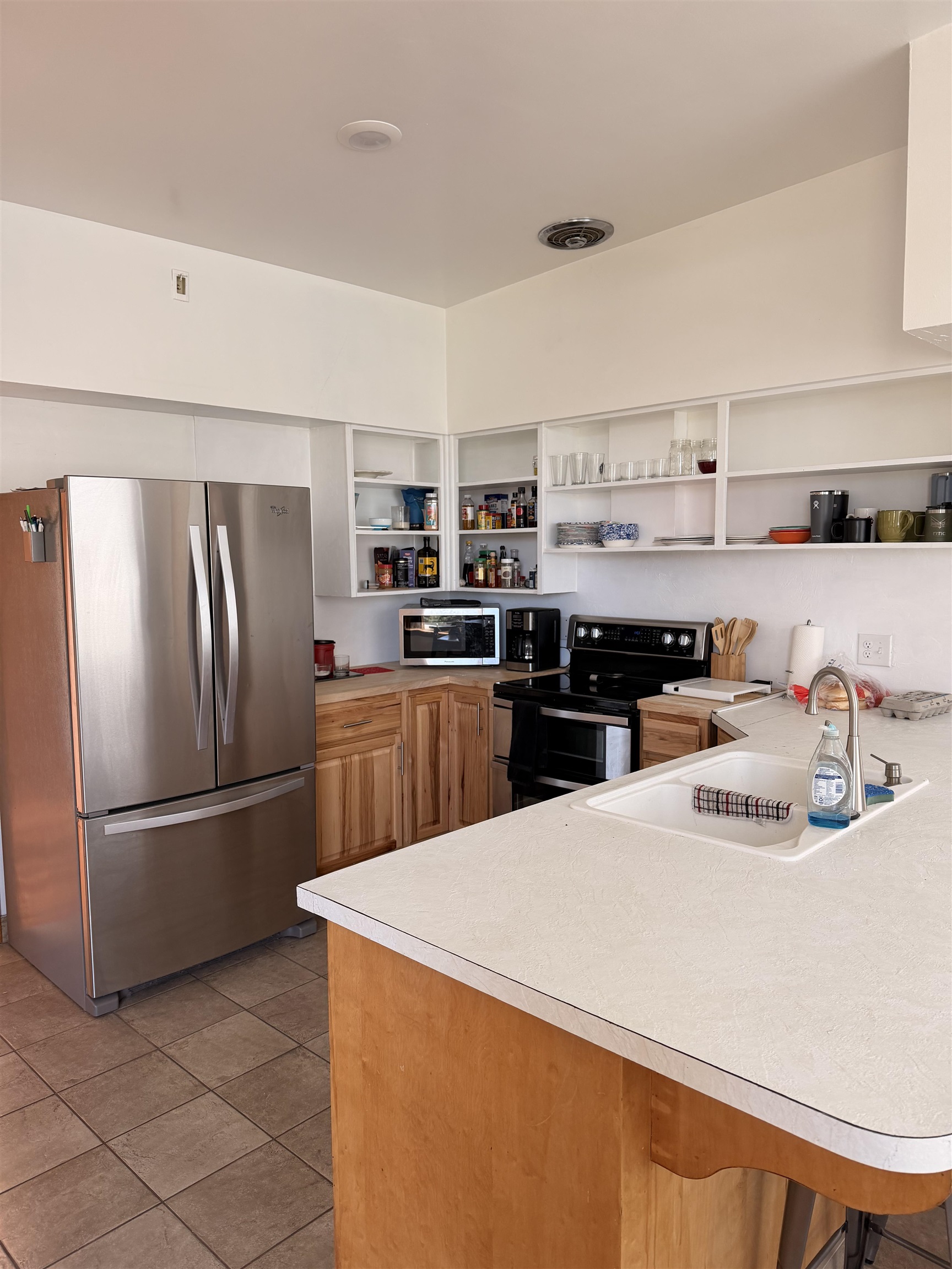 2046 E Center