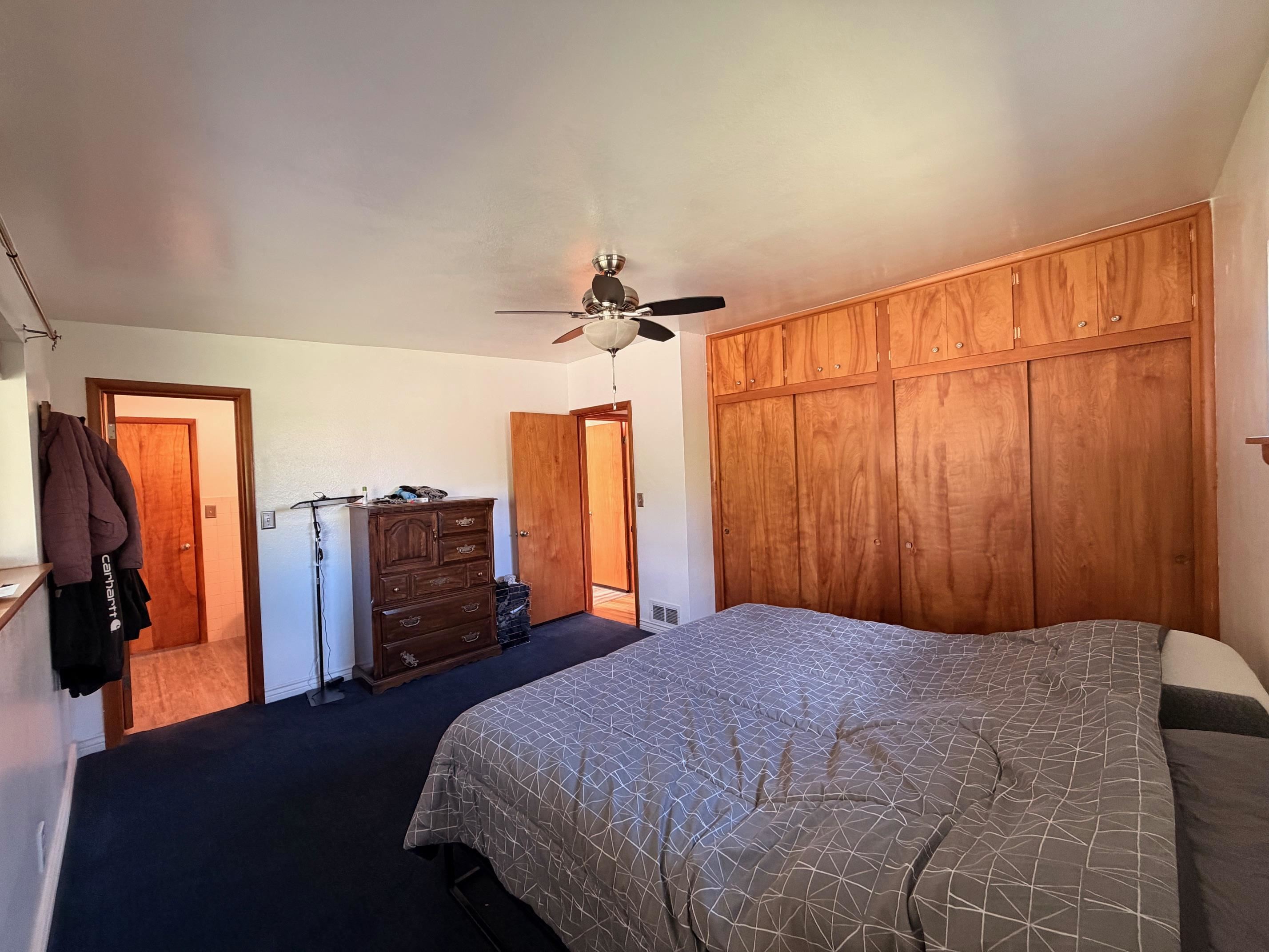 2046 E Center