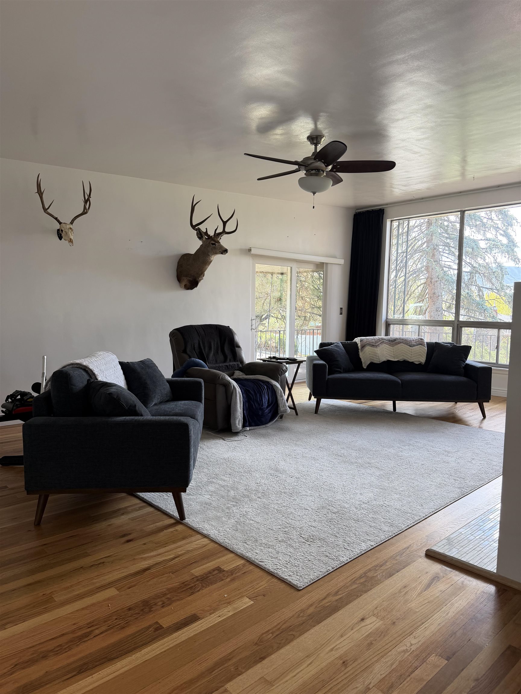 2046 E Center