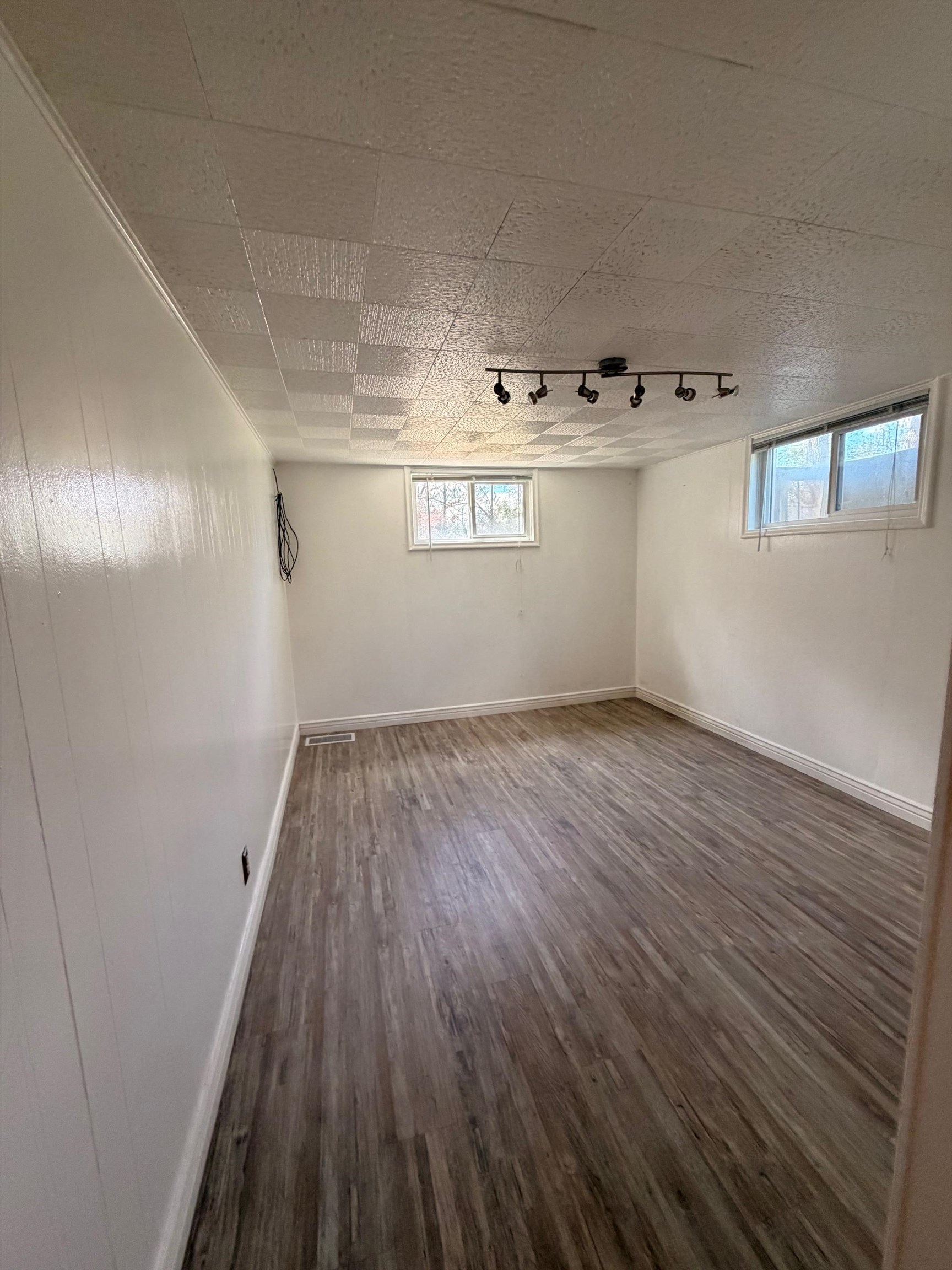 2046 E Center
