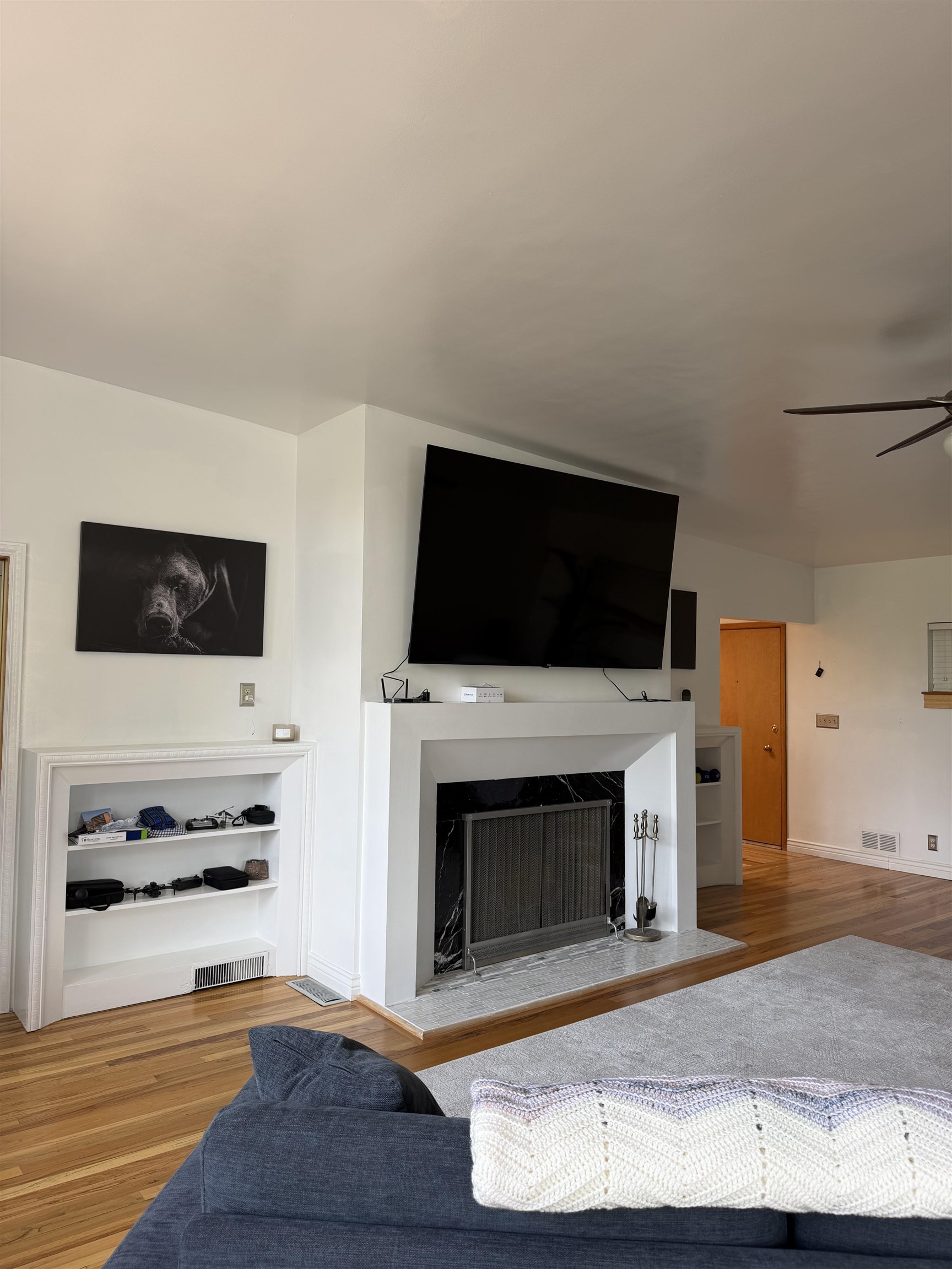 2046 E Center