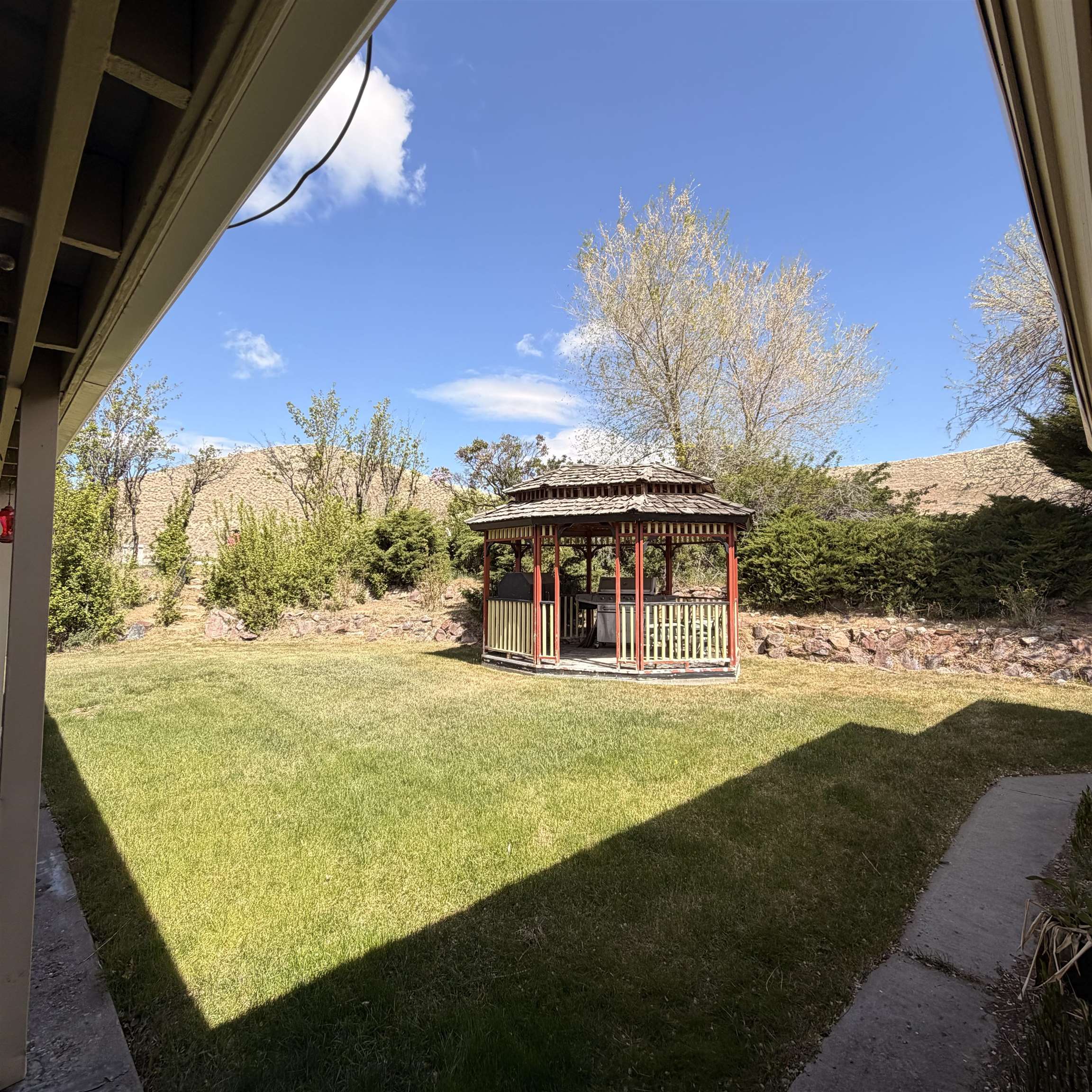 2046 E Center