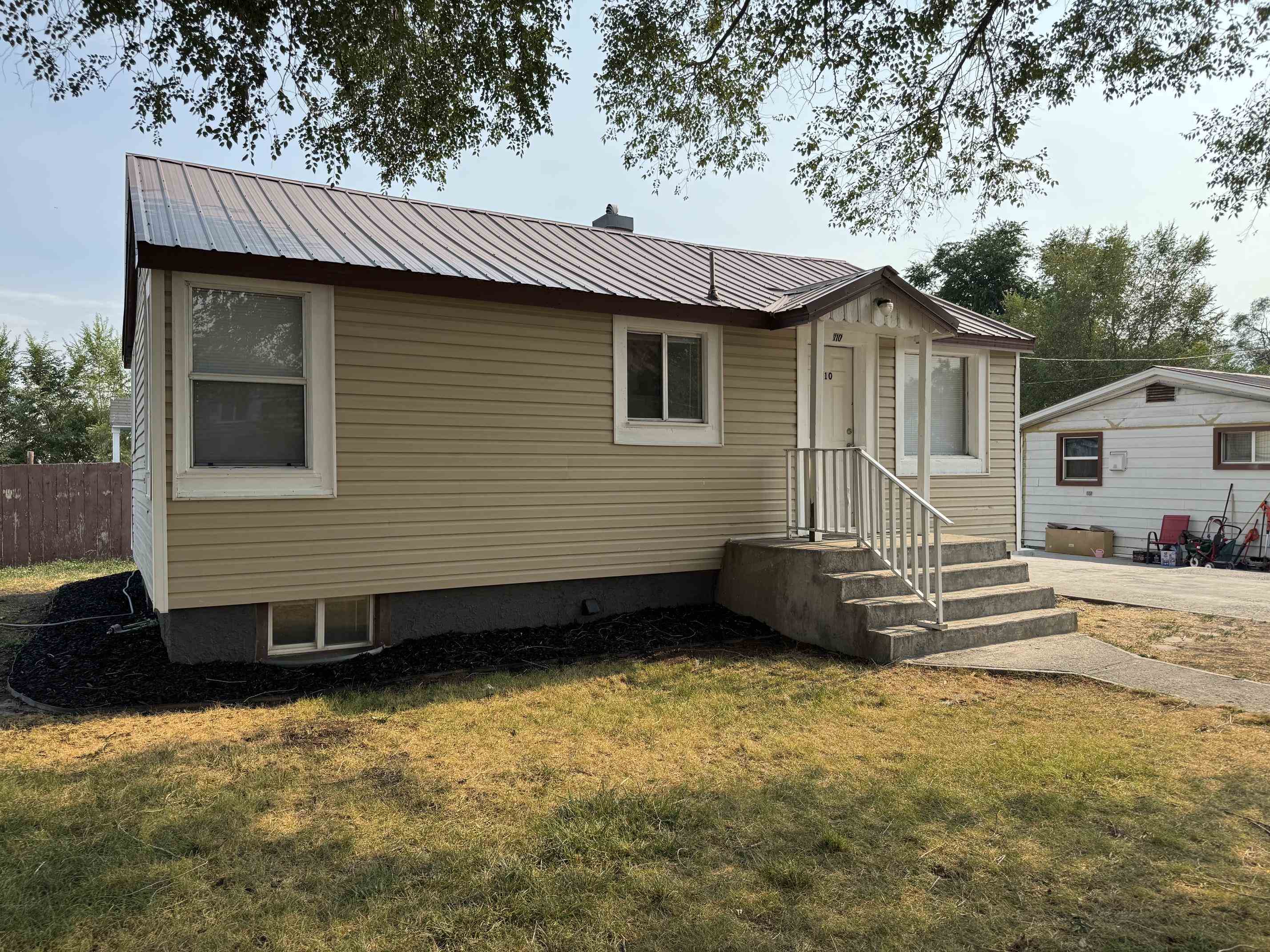 110 Topaz St