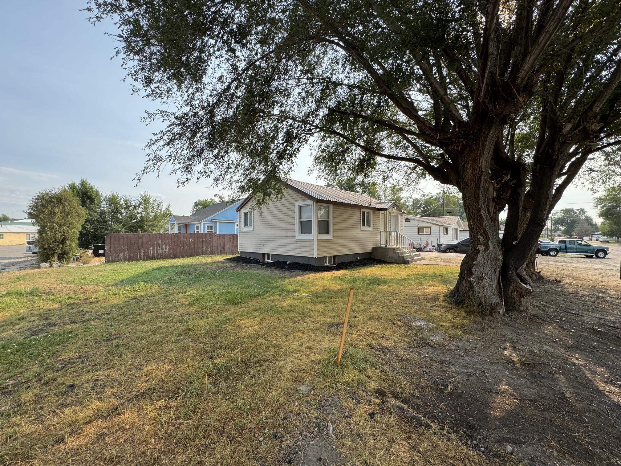 110 Topaz St