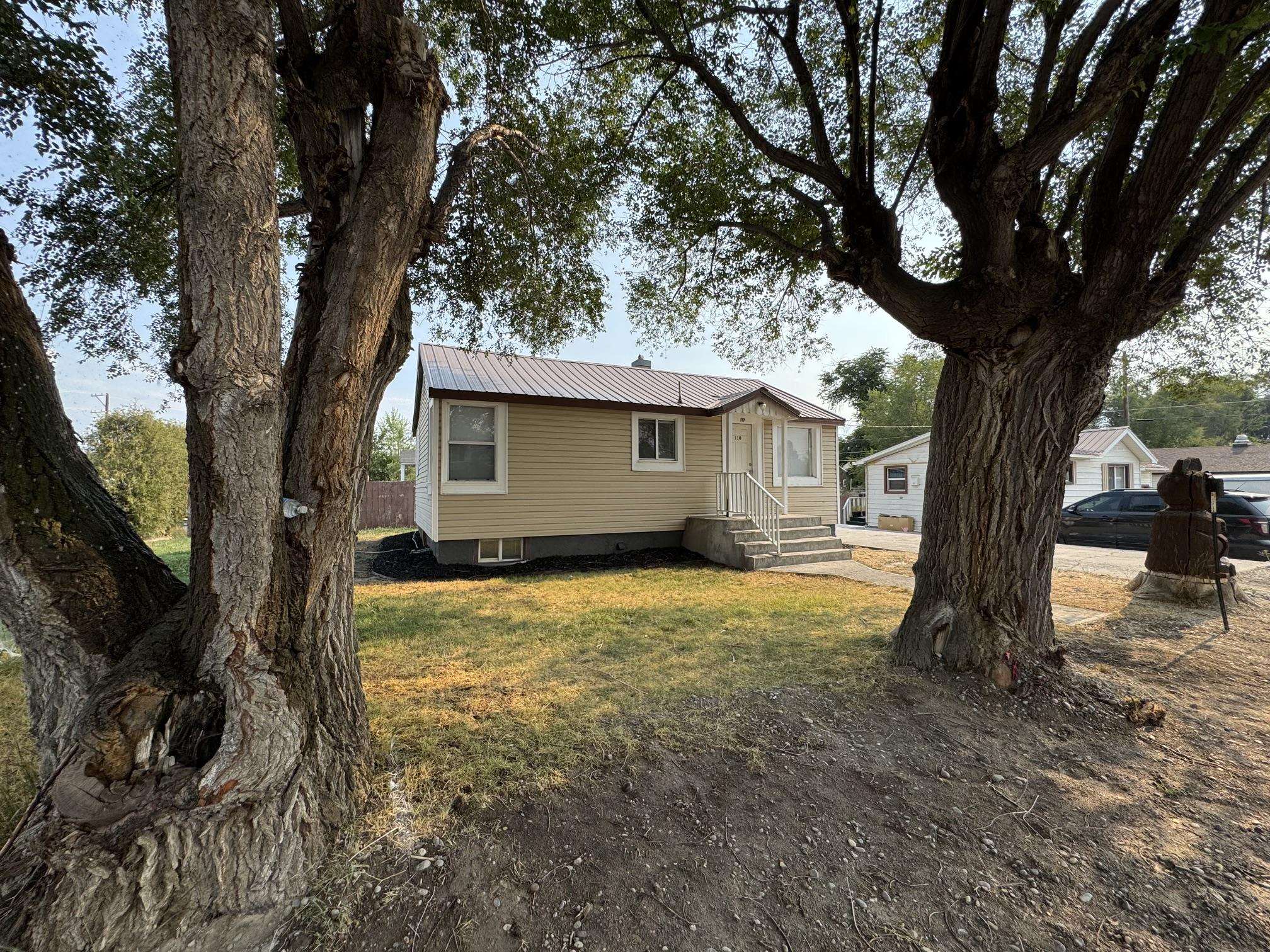 110 Topaz St