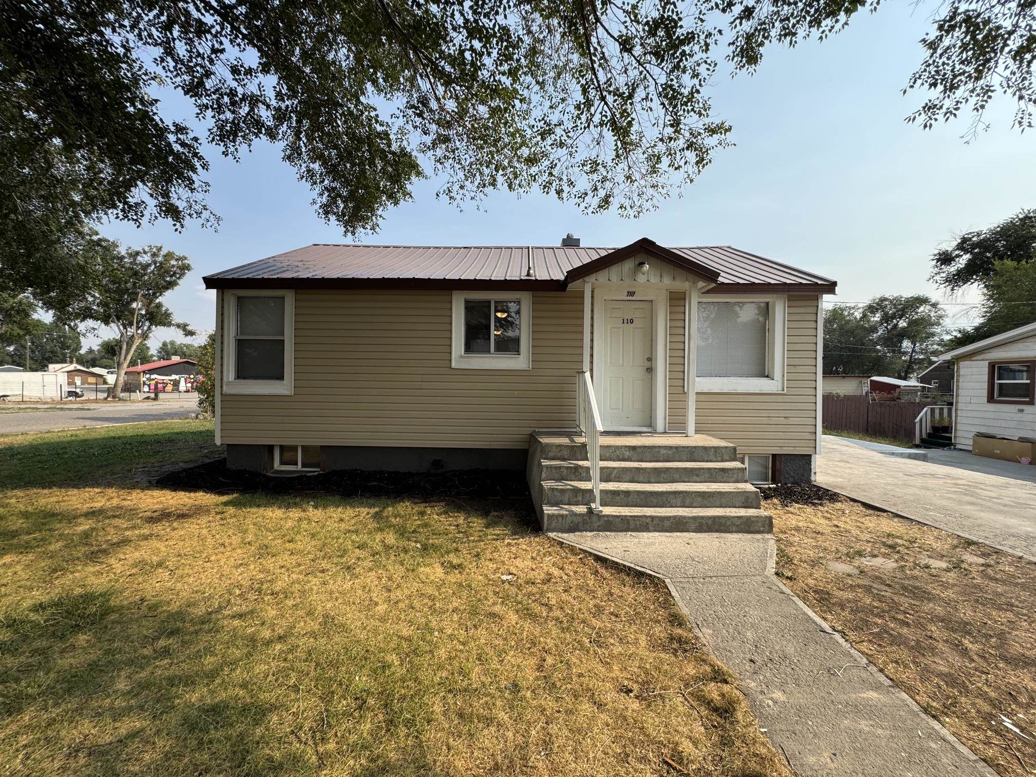 110 Topaz St