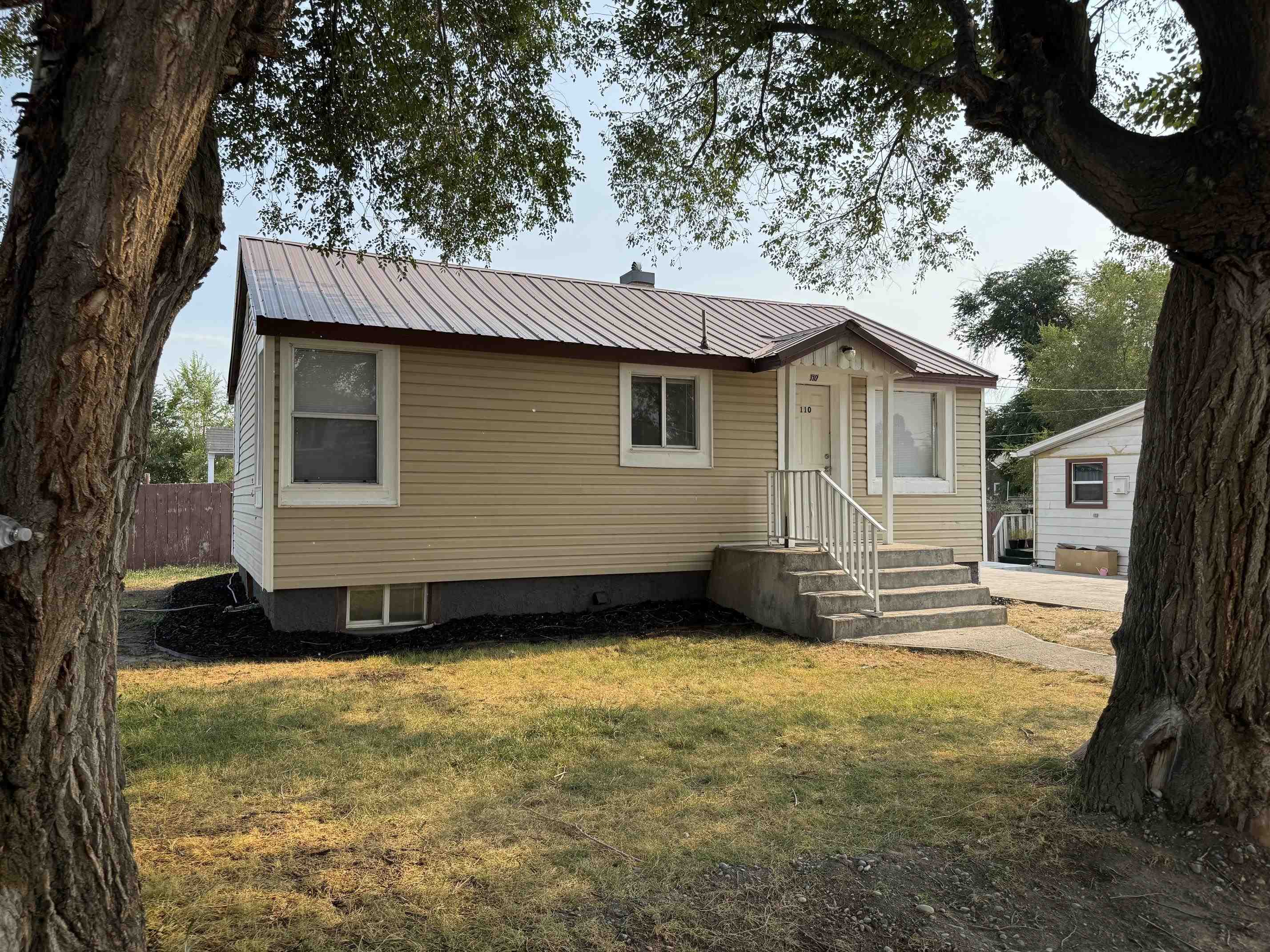 110 Topaz St