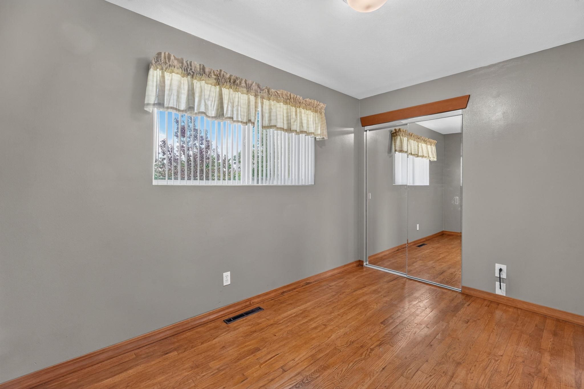 1126 La Brea