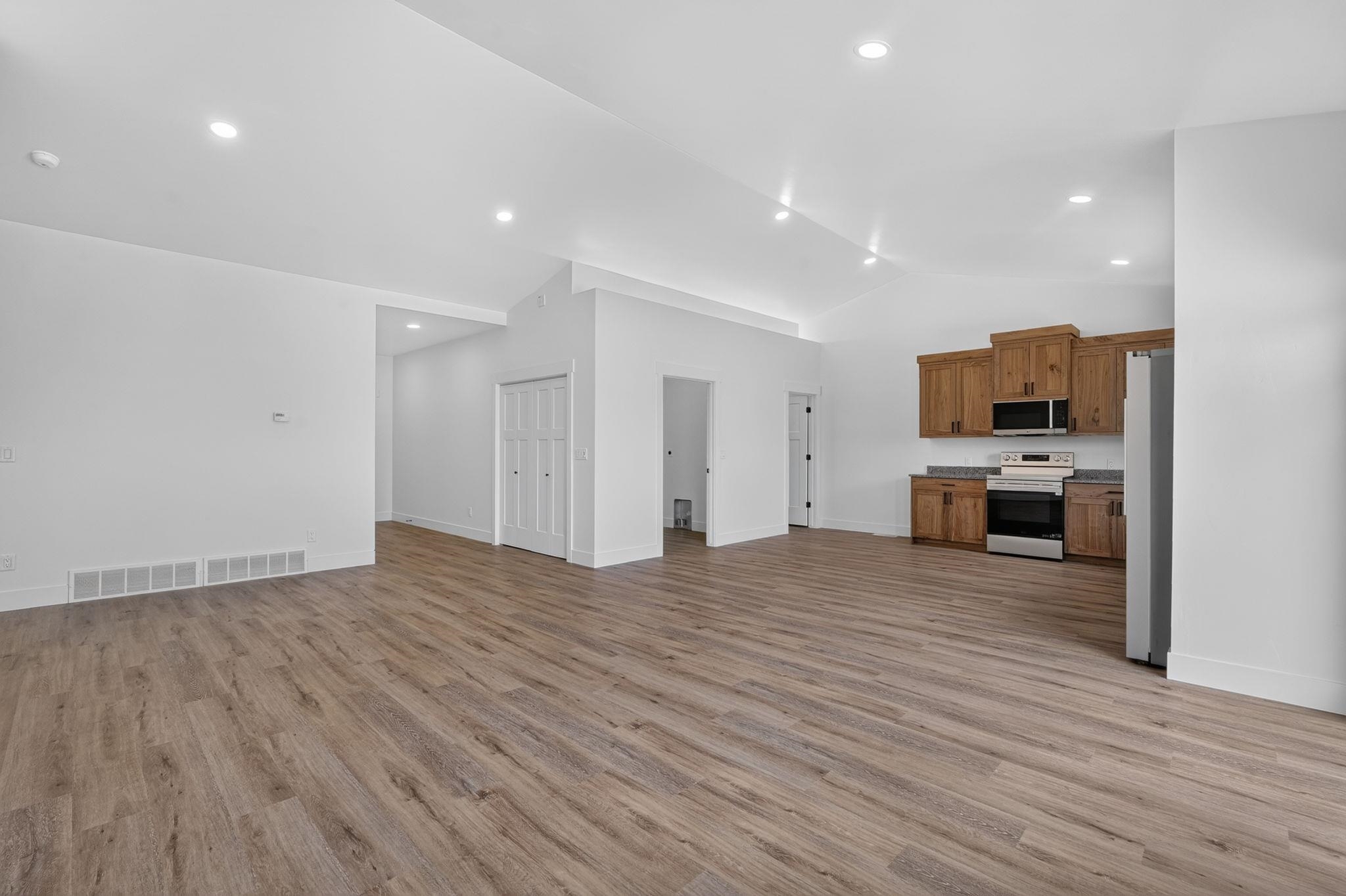 404 W 16th St