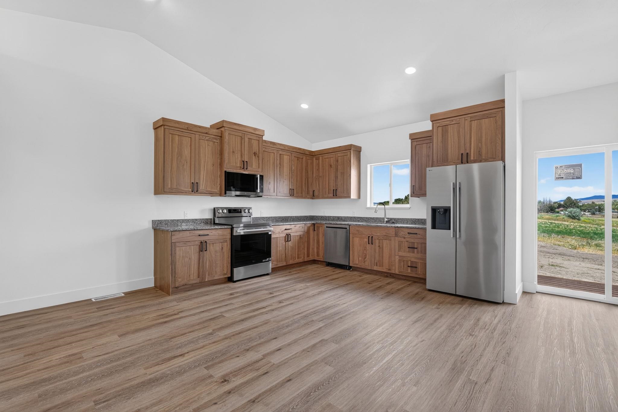 404 W 16th St